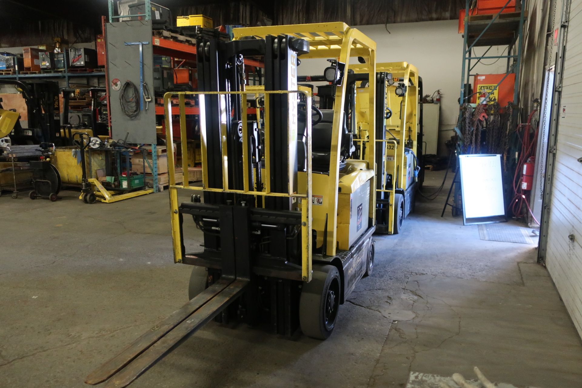 FREE CUSTOMS - 2011 Hyster 5000lbs Capacity Forklift with 3-stage mast - electric with charger - Image 2 of 2
