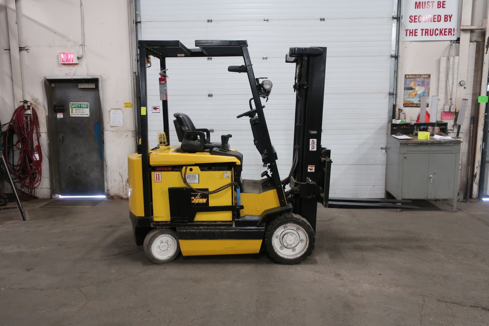 FREE CUSTOMS - Yale 6000lbs Electric Forklift with 3-stage Mast and Sideshift with low hours