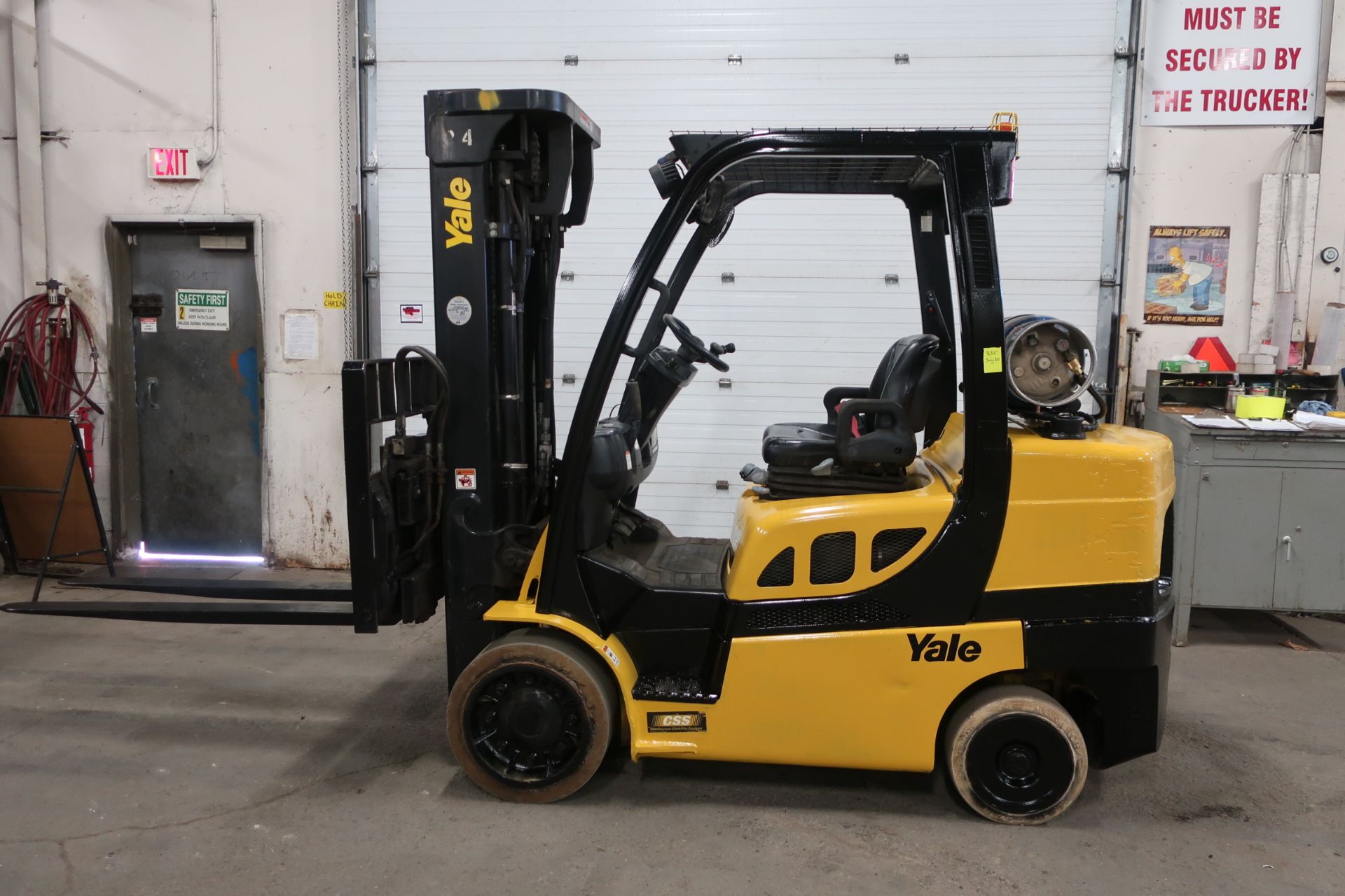 FREE CUSTOMS - 2017 Yale 8000lbs Capacity Forklift with 3-stage mast - LPG (propane) with sideshift