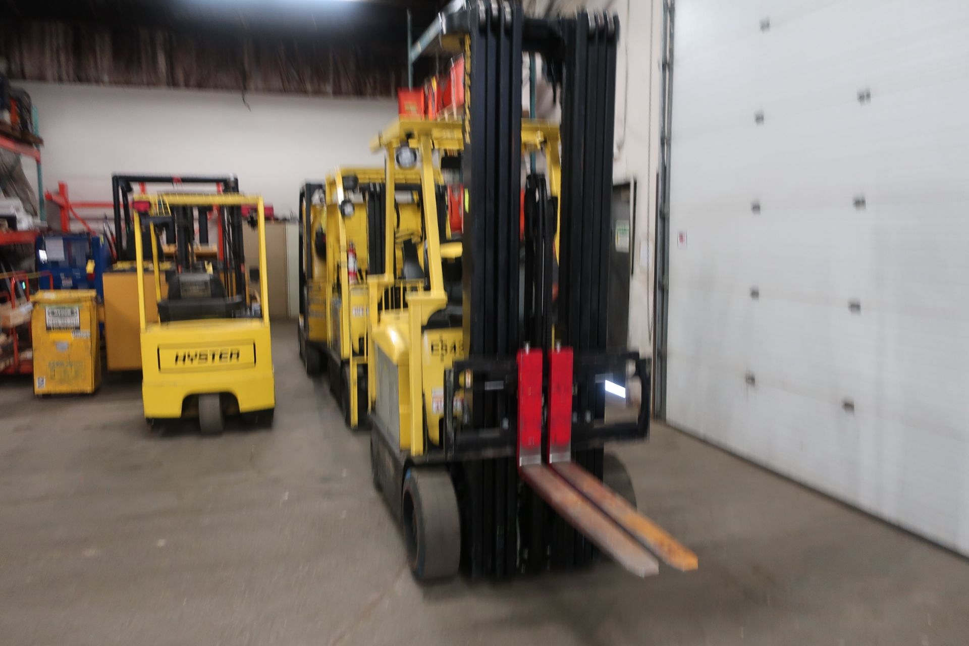 FREE CUSTOMS - 2014 Hyster 5000lbs Capacity Forklift with 4-STAGE mast - electric with charger - Image 2 of 2
