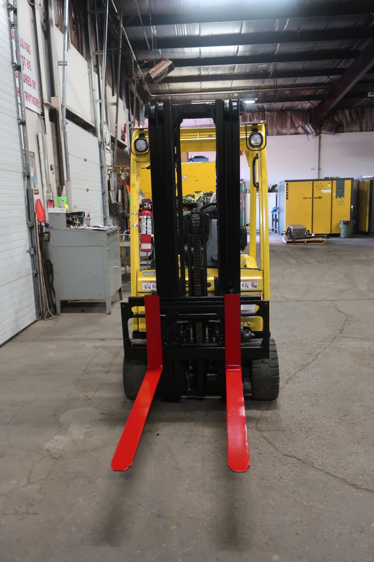 FREE CUSTOMS - 2011 Hyster 4000lbs Electric Forklift 3-wheel unit with 3-stage Mast and Sideshift - Image 2 of 3