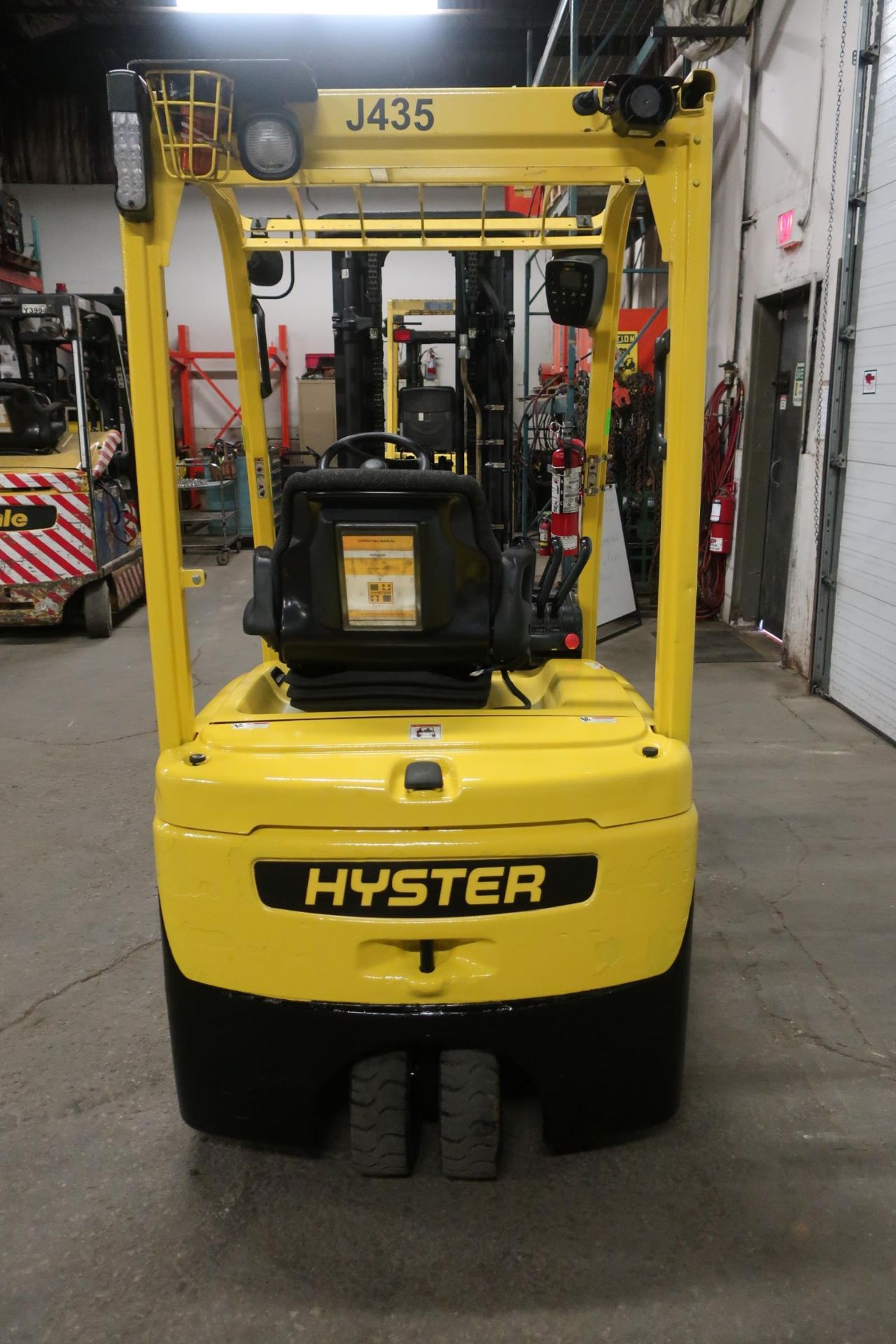 FREE CUSTOMS - 2011 Hyster 4000lbs Electric Forklift 3-wheel unit with 3-stage Mast and Sideshift - Image 3 of 3