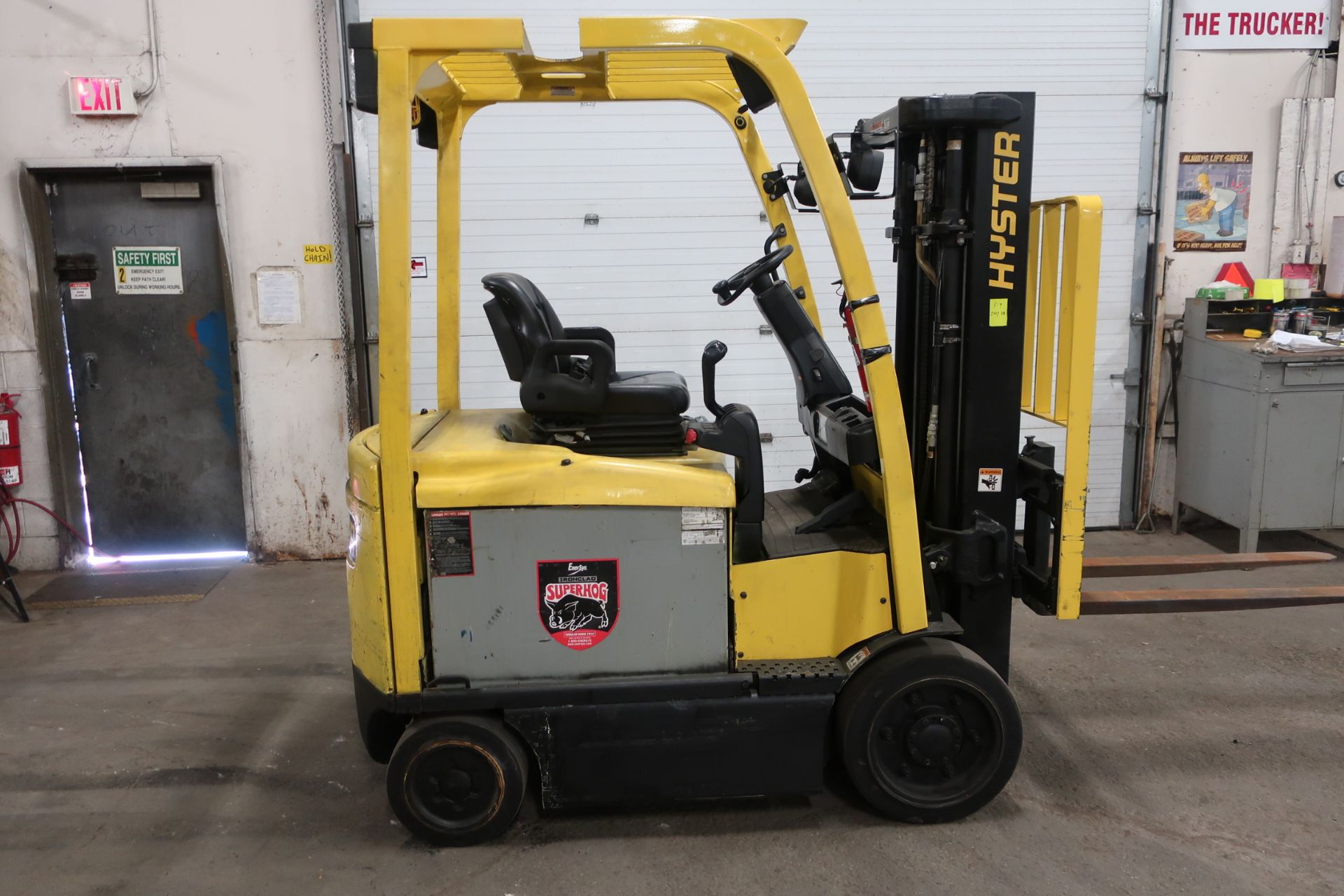 FREE CUSTOMS - 2011 Hyster 5000lbs Capacity Forklift with 3-stage mast - electric with charger