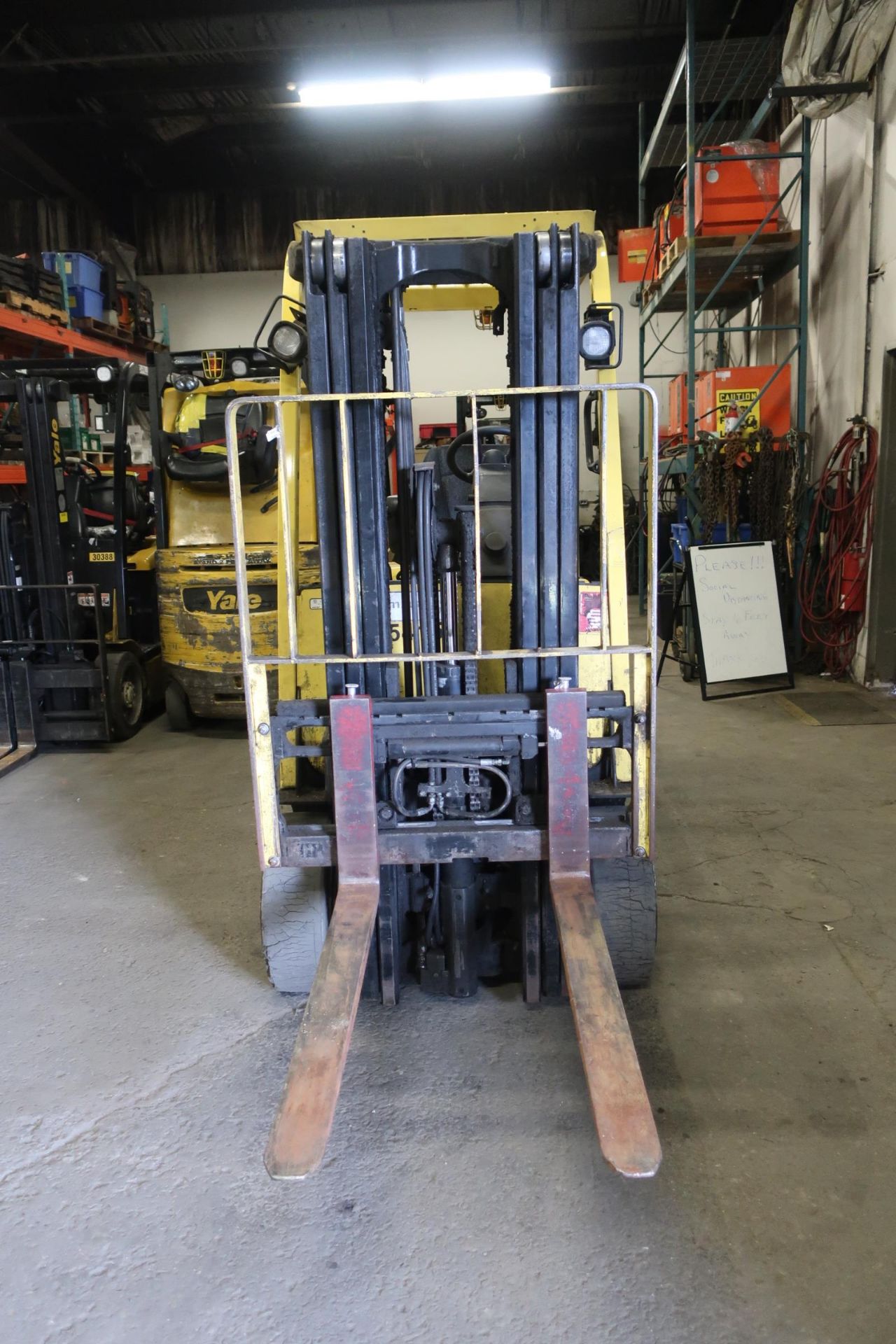 FREE CUSTOMS - 2012 Hyster 5000lbs Capacity Forklift with 3-stage mast - electric with charger - Image 2 of 2
