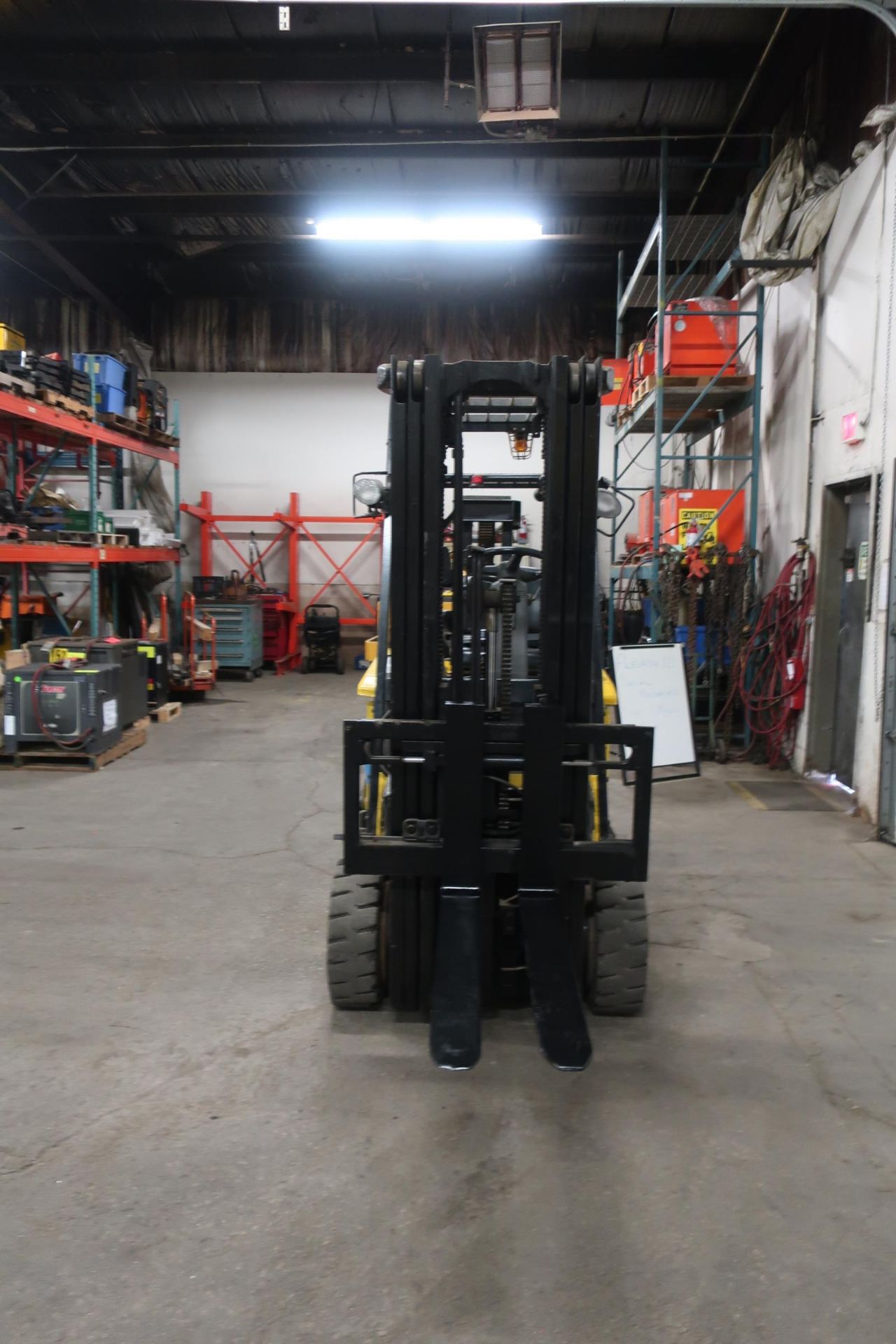 FREE CUSTOMS - Yale 6000lbs Electric Forklift with 3-stage Mast and Sideshift with low hours - Image 2 of 2