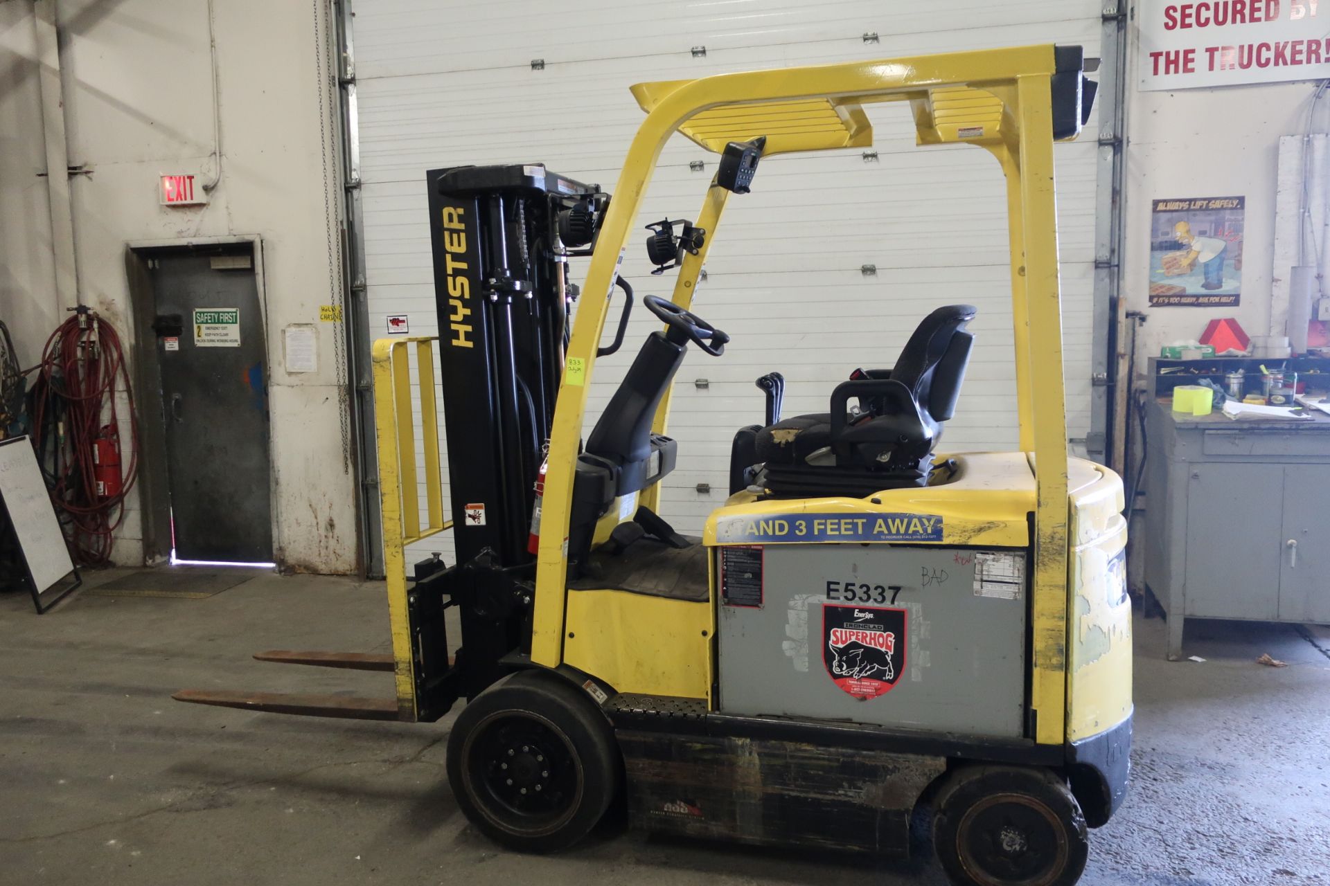 FREE CUSTOMS - 2013 Hyster 5000lbs Capacity Forklift with 3-stage mast - electric with charger