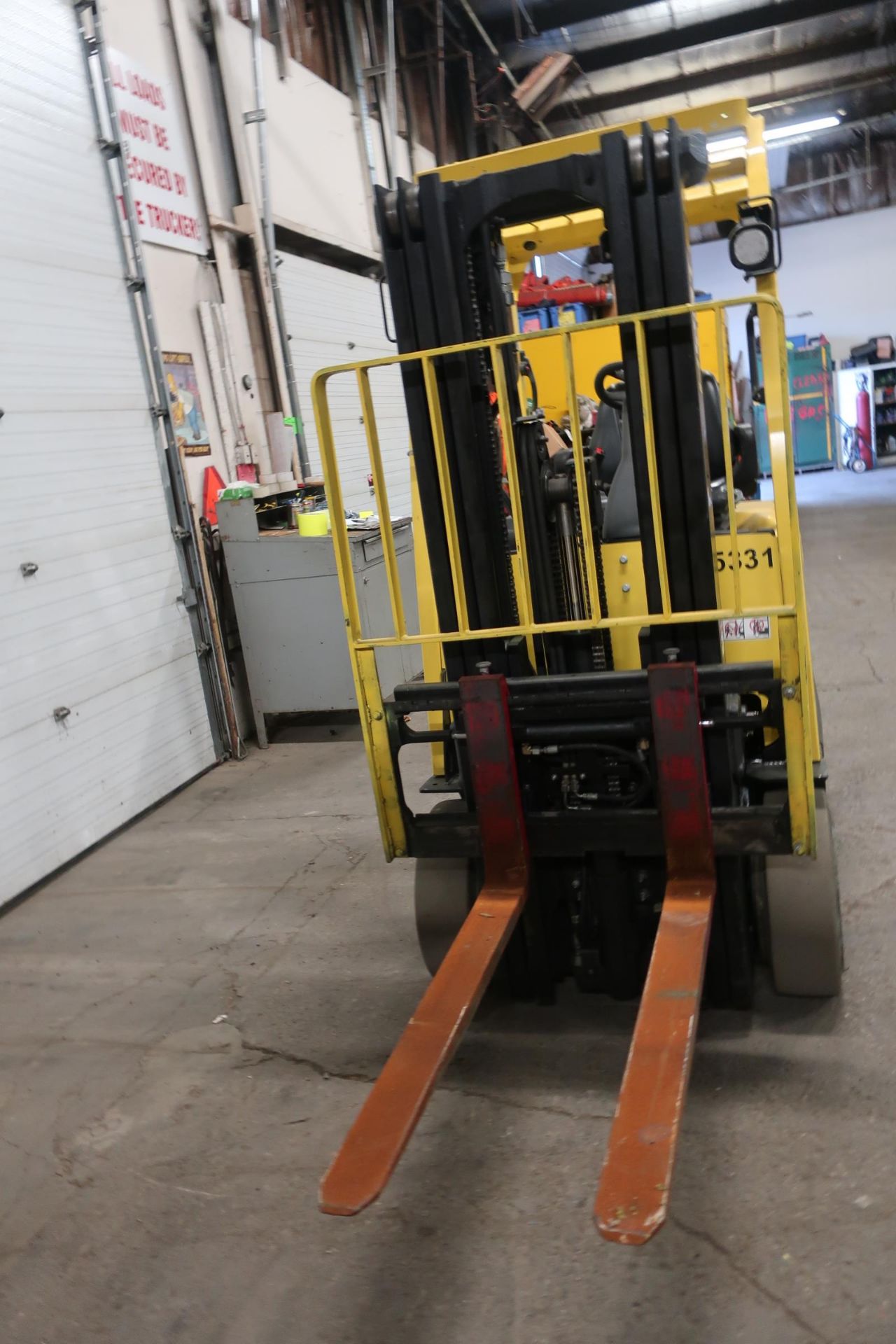 FREE CUSTOMS - 2011 Hyster 5000lbs Capacity Forklift with 3-stage mast - electric with charger - Image 2 of 2