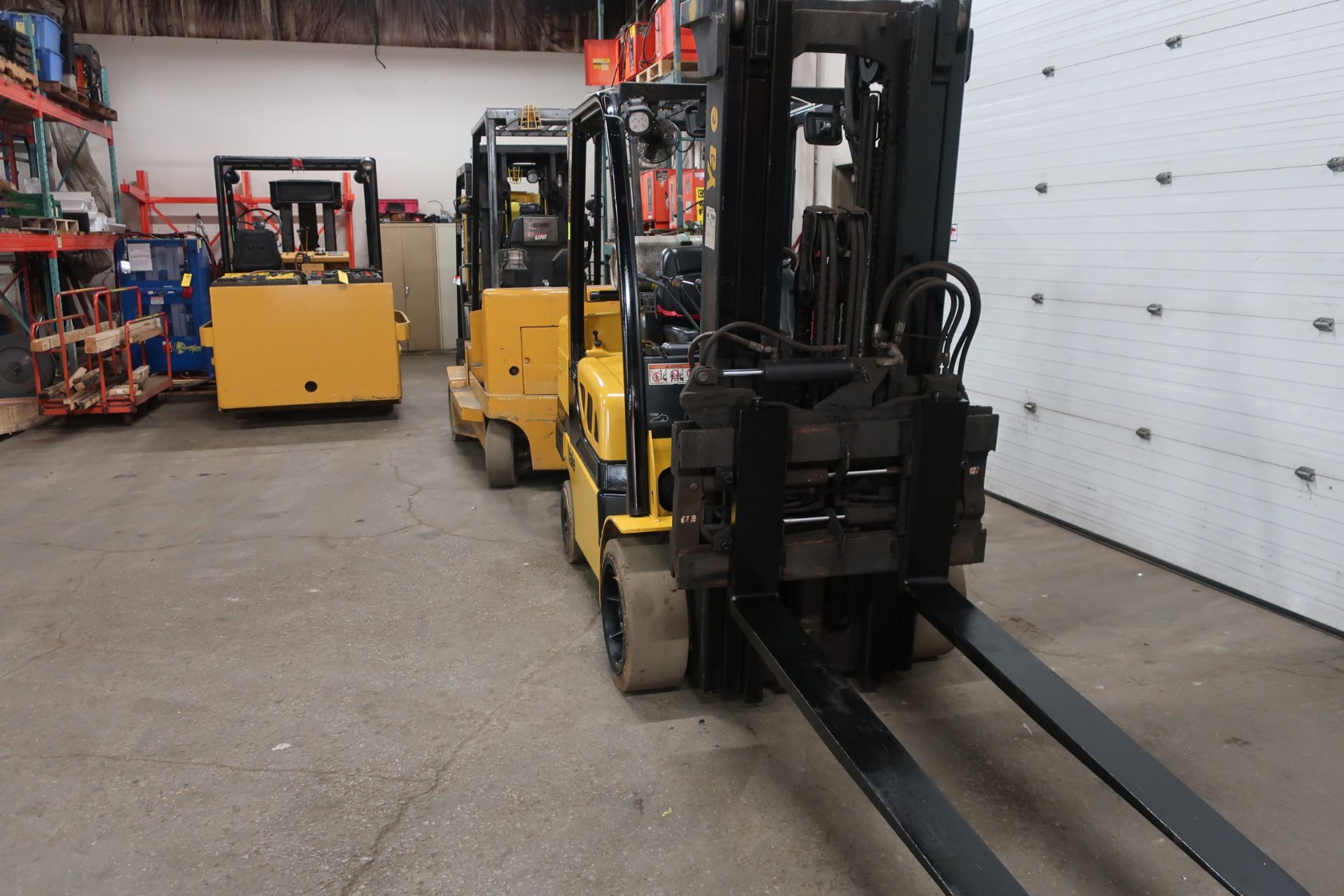 FREE CUSTOMS - 2019 Yale 8000lbs Capacity Forklift with 3-stage mast - LPG (propane) with - Image 2 of 2