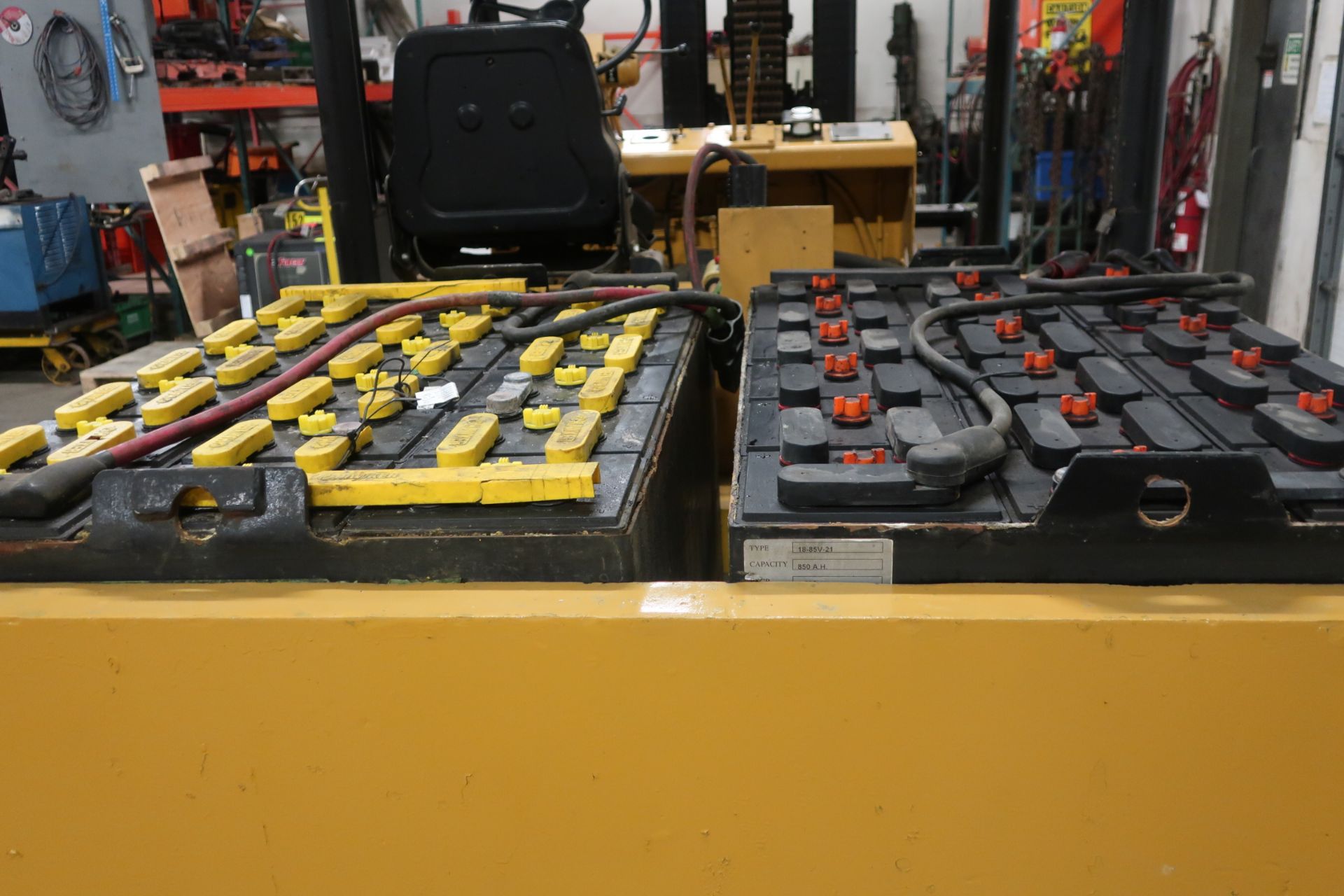 FREE CUSTOMS - Hoist Electric 30,000lbs Capacity at 24" & 20.000lbs Capacity at 40" Forklift with - Image 3 of 5