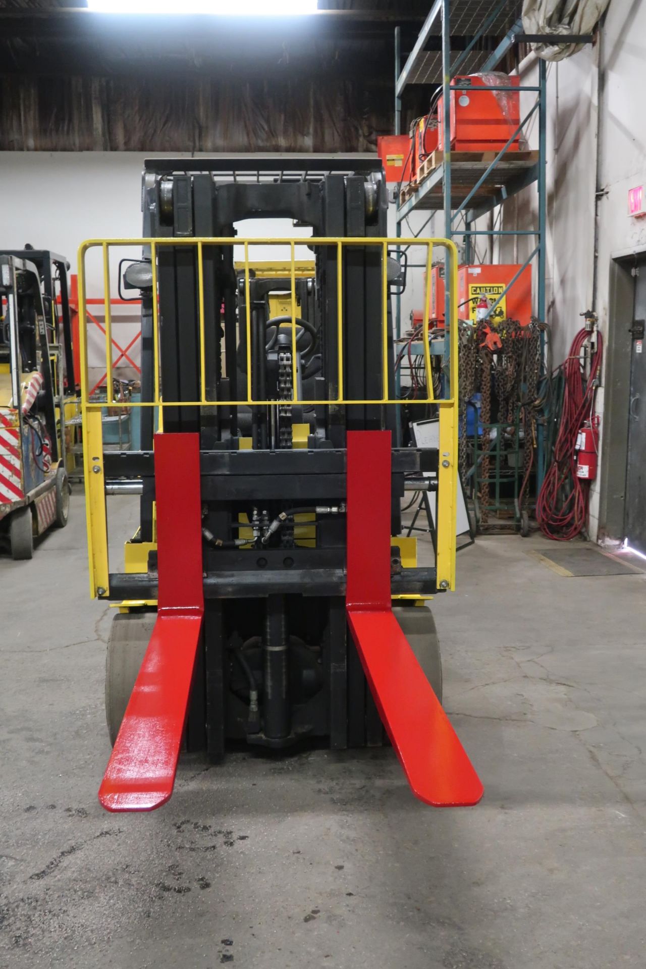 FREE CUSTOMS - 2009 Hyster 8000lbs Capacity Electric Forklift with sideshift and 3-stage mast - Image 2 of 2