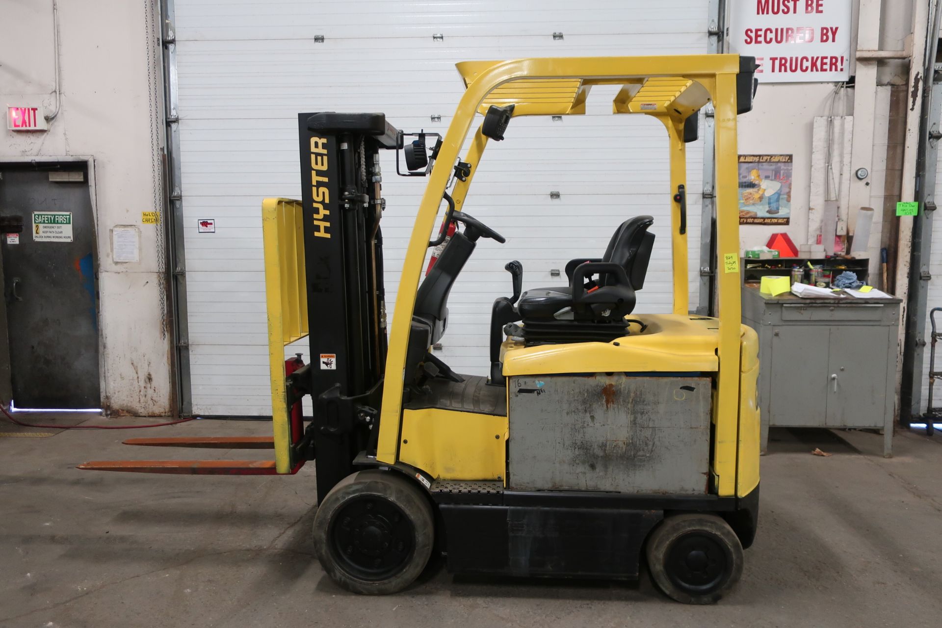 FREE CUSTOMS - 2011 Hyster 5000lbs Capacity Forklift with 3-stage mast - electric with charger