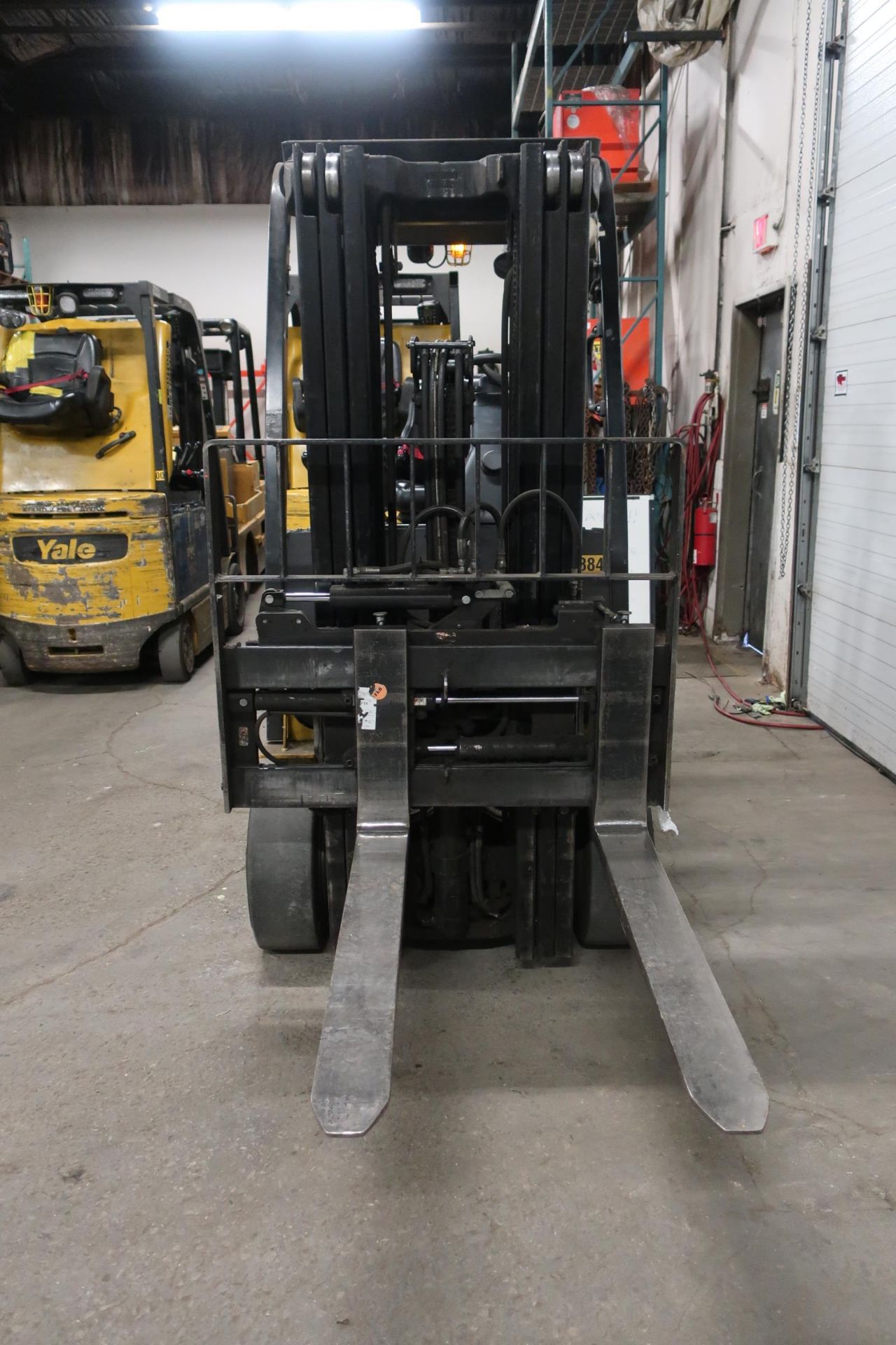 FREE CUSTOMS - 2014 Yale 5000lbs Capacity Forklift with 3-stage mast - electric with charger with - Image 2 of 2