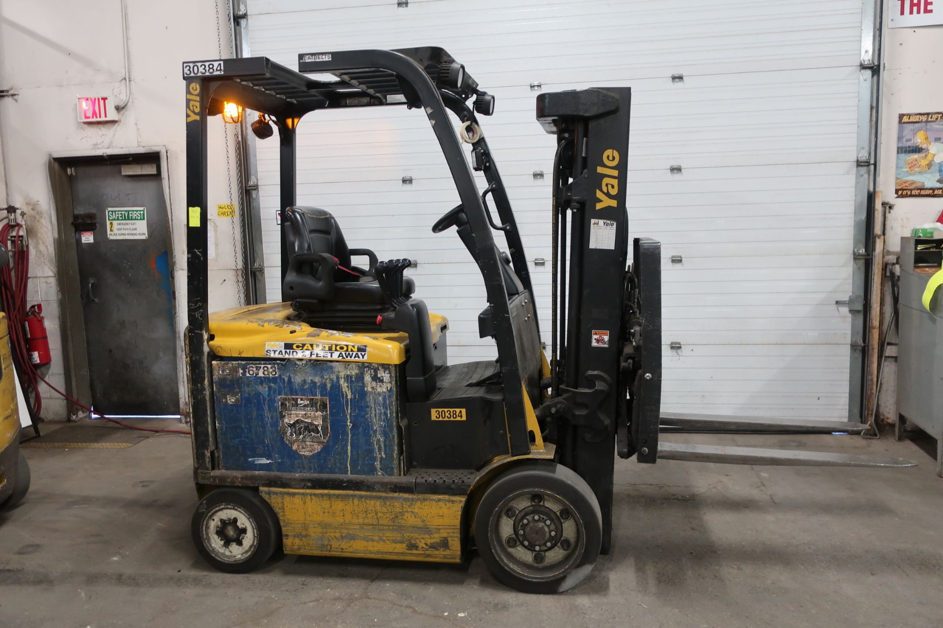 FREE CUSTOMS - 2014 Yale 5000lbs Capacity Forklift with 3-stage mast - electric with charger with