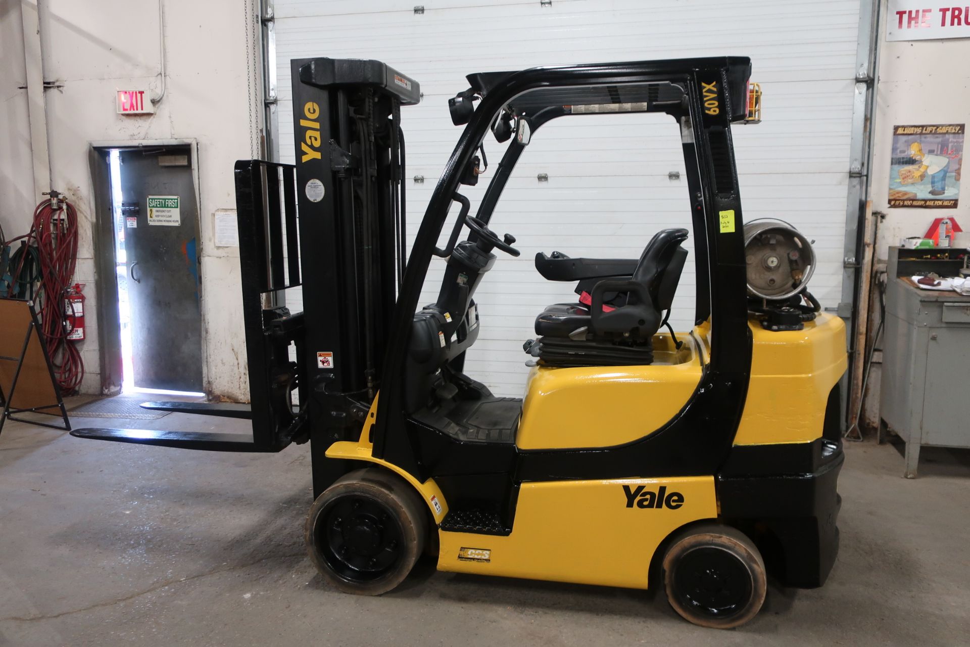 FREE CUSTOMS - 2015 Yale 6000lbs Capacity Forklift with 3-stage mast - LPG (propane) with