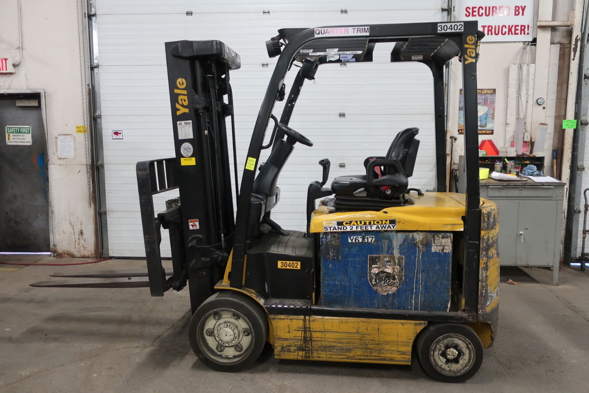 FREE CUSTOMS - 2014 Yale 6500lbs Capacity Forklift with 3-stage mast - electric with charger with