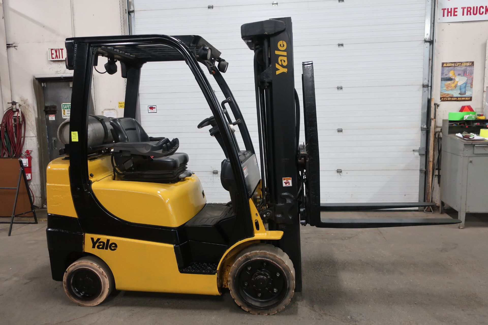 FREE CUSTOMS - 2015 Yale 6000lbs Capacity Forklift with 3-stage mast - LPG (propane) with