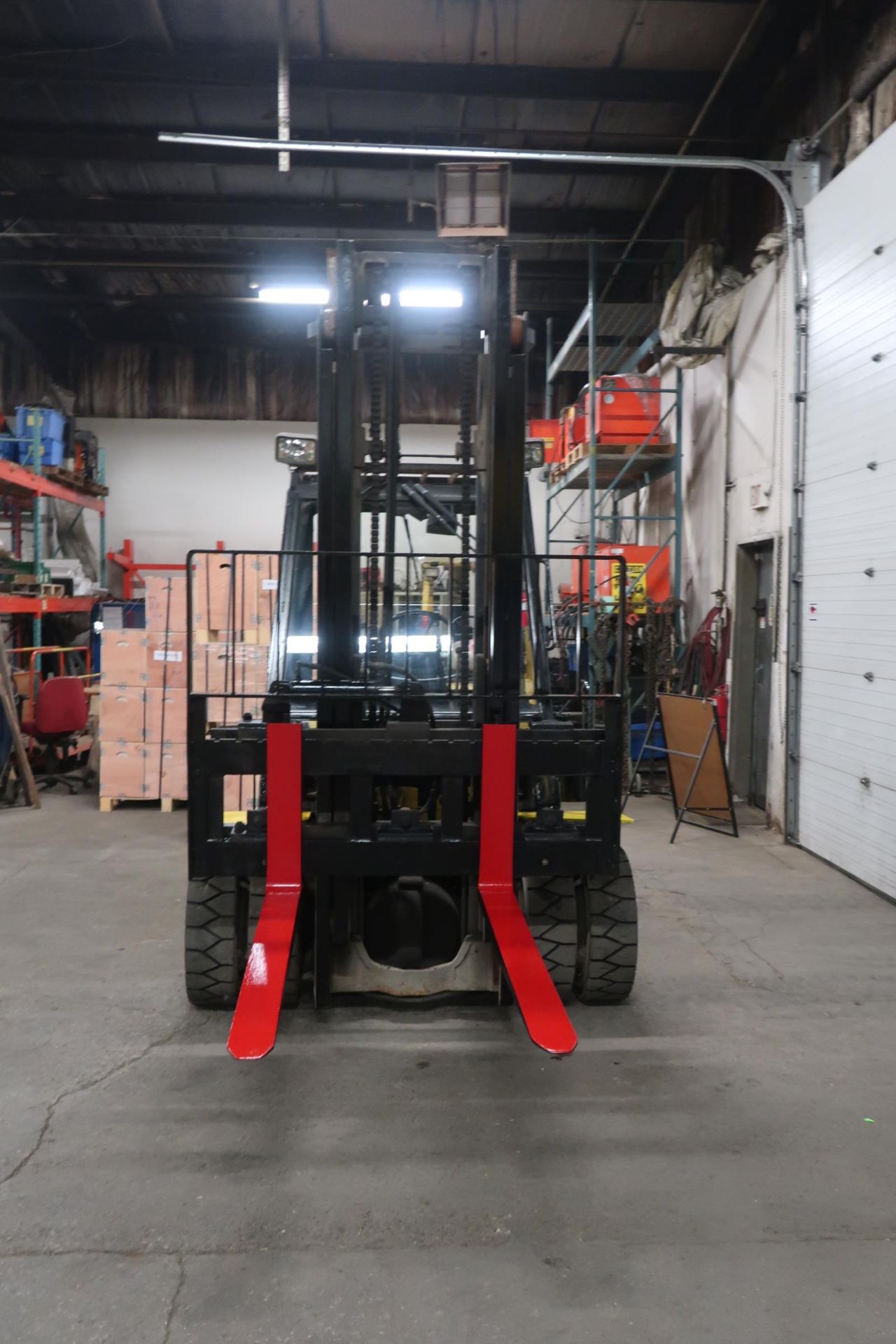 FREE CUSTOMS - Hyster 8000lbs Capacity OUTDOOR Forklift Diesel with sideshift DUAL FRONT TIRES - Image 2 of 2