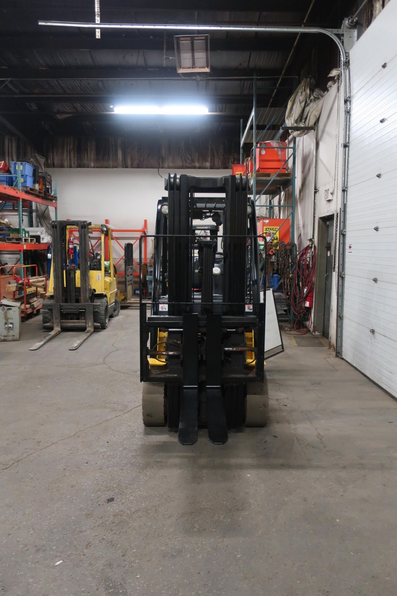 FREE CUSTOMS - 2015 Yale 6000lbs Capacity Forklift with 3-stage mast - LPG (propane) with - Image 2 of 2