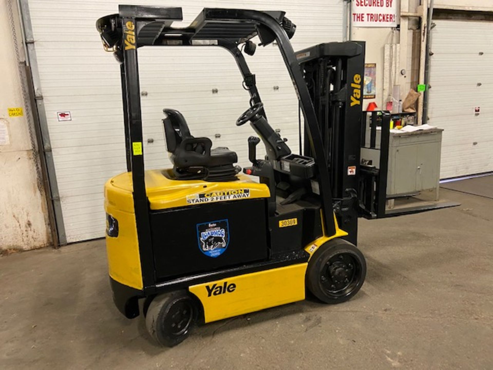 FREE CUSTOMS - 2014 Hyster 5000lbs Capacity Forklift with 3-stage mast - electric with sideshift