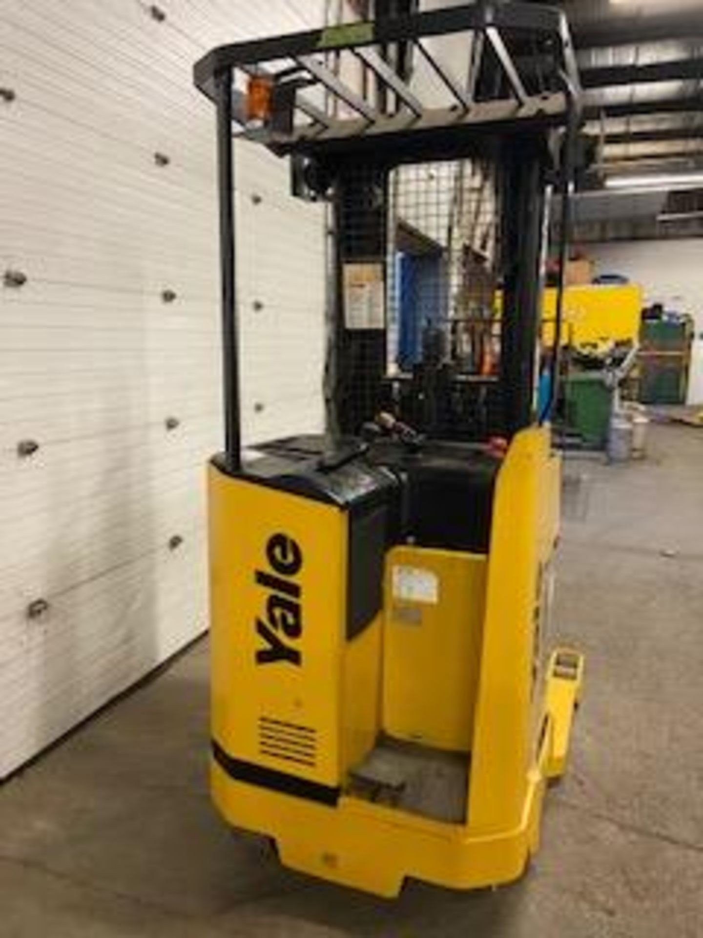 FREE CUSTOMS - Yale Reach Truck Pallet Lifter electric with sideshift with LOW HOURS - Image 3 of 3