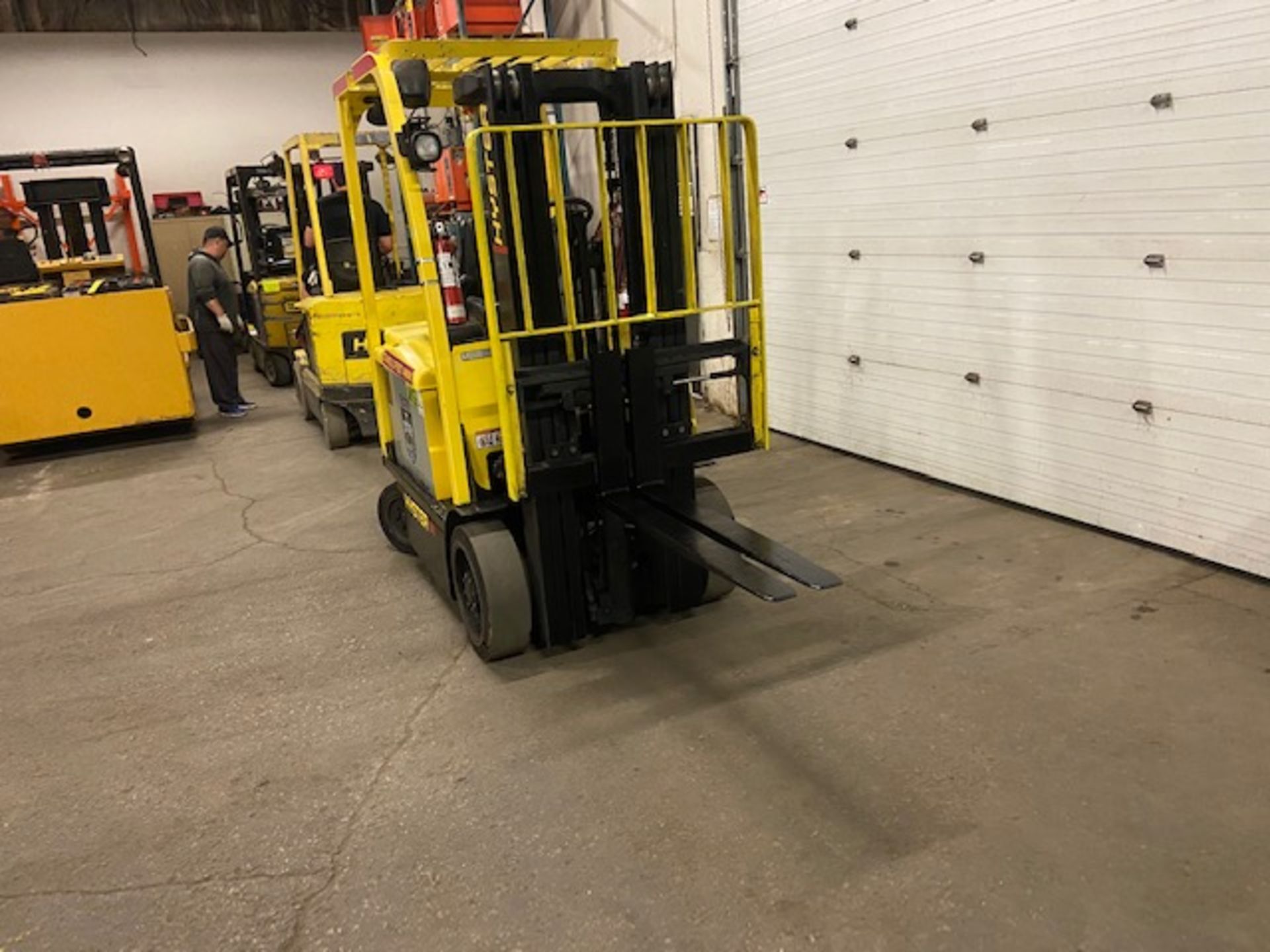 FREE CUSTOMS - 2012 Hyster 5000lbs Capacity Forklift with 3-stage mast - electric with sideshift - Image 2 of 2
