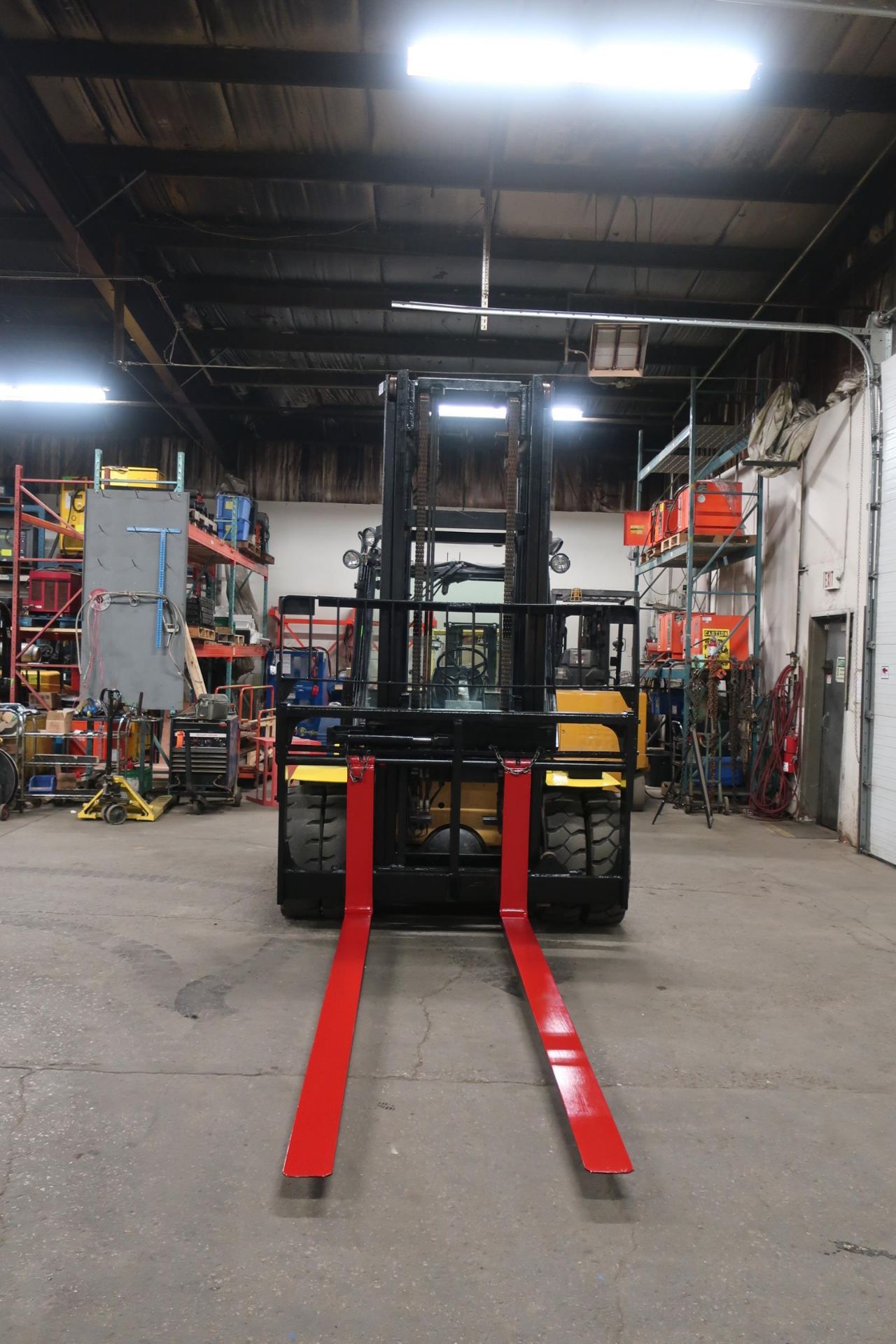 FREE CUSTOMS - Hyster 15500lbs Capacity OUTDOOR Forklift Diesel with sideshift DUAL FRONT TIRES - Image 3 of 4