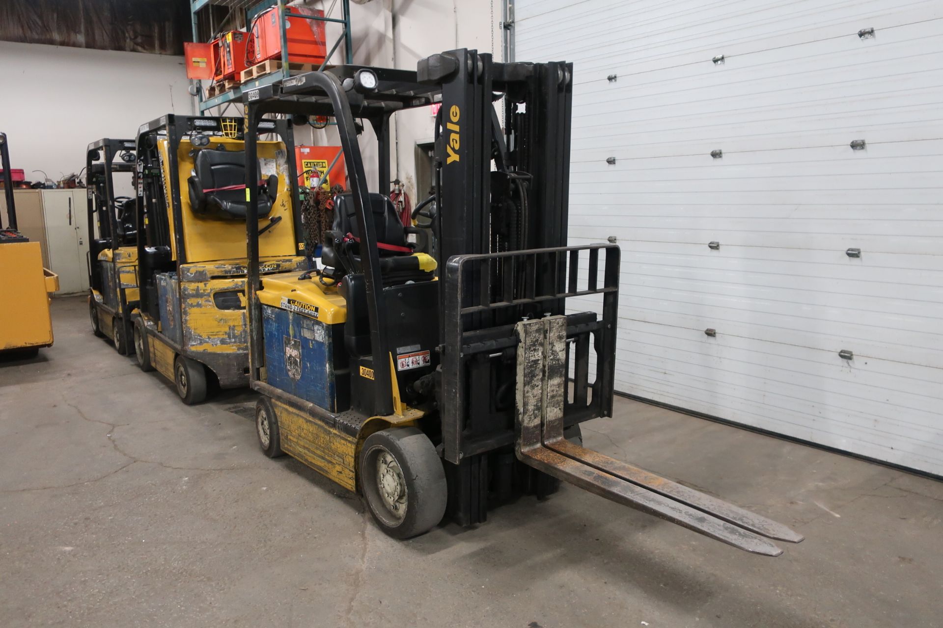 FREE CUSTOMS - 2014 Yale 5000lbs Capacity Forklift with 3-stage mast - electric with sideshift & - Image 2 of 2