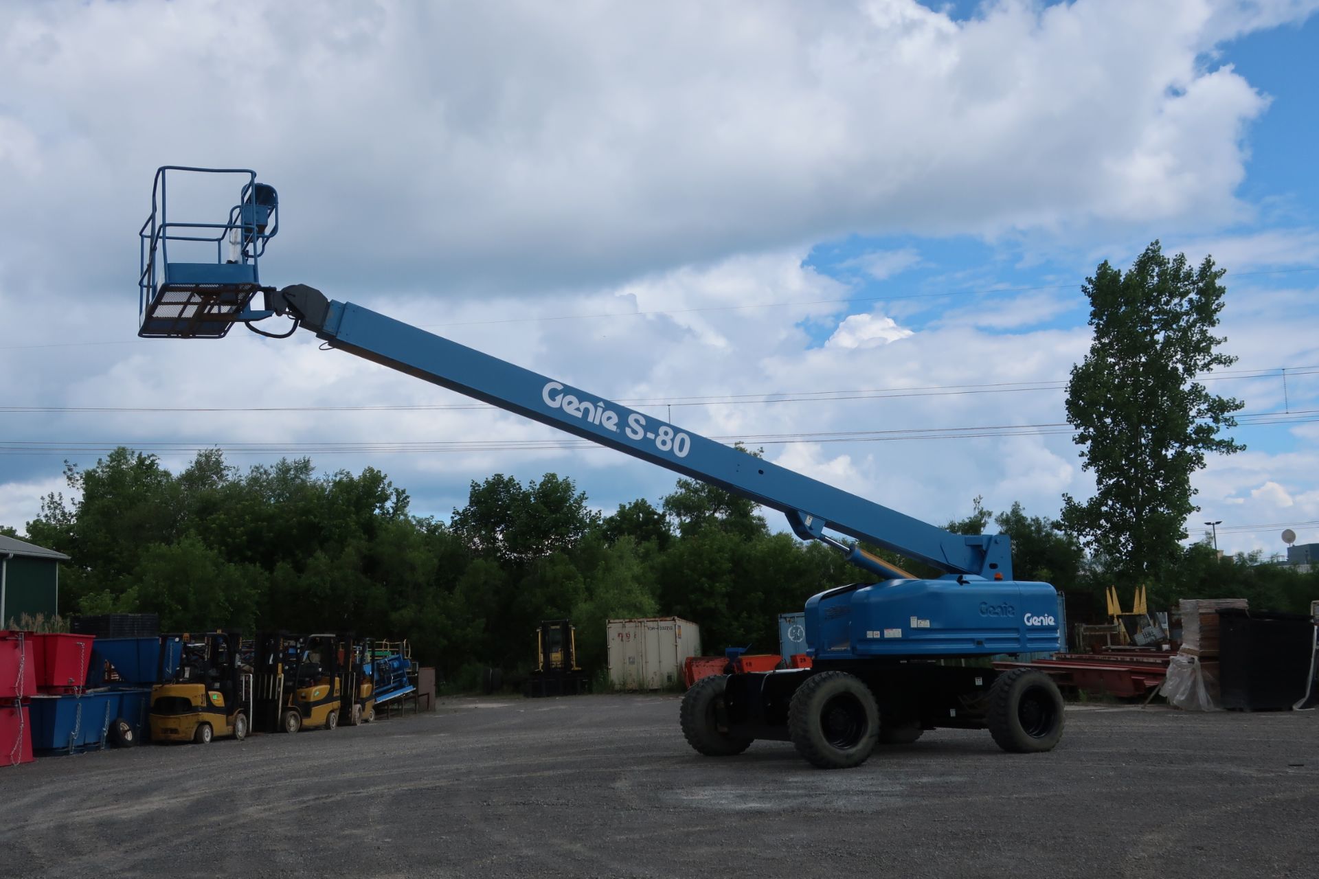 MINT Genie Zoom Boom Lift model S80 with 80' height 4x4 with extendable axles and LOW HOURS