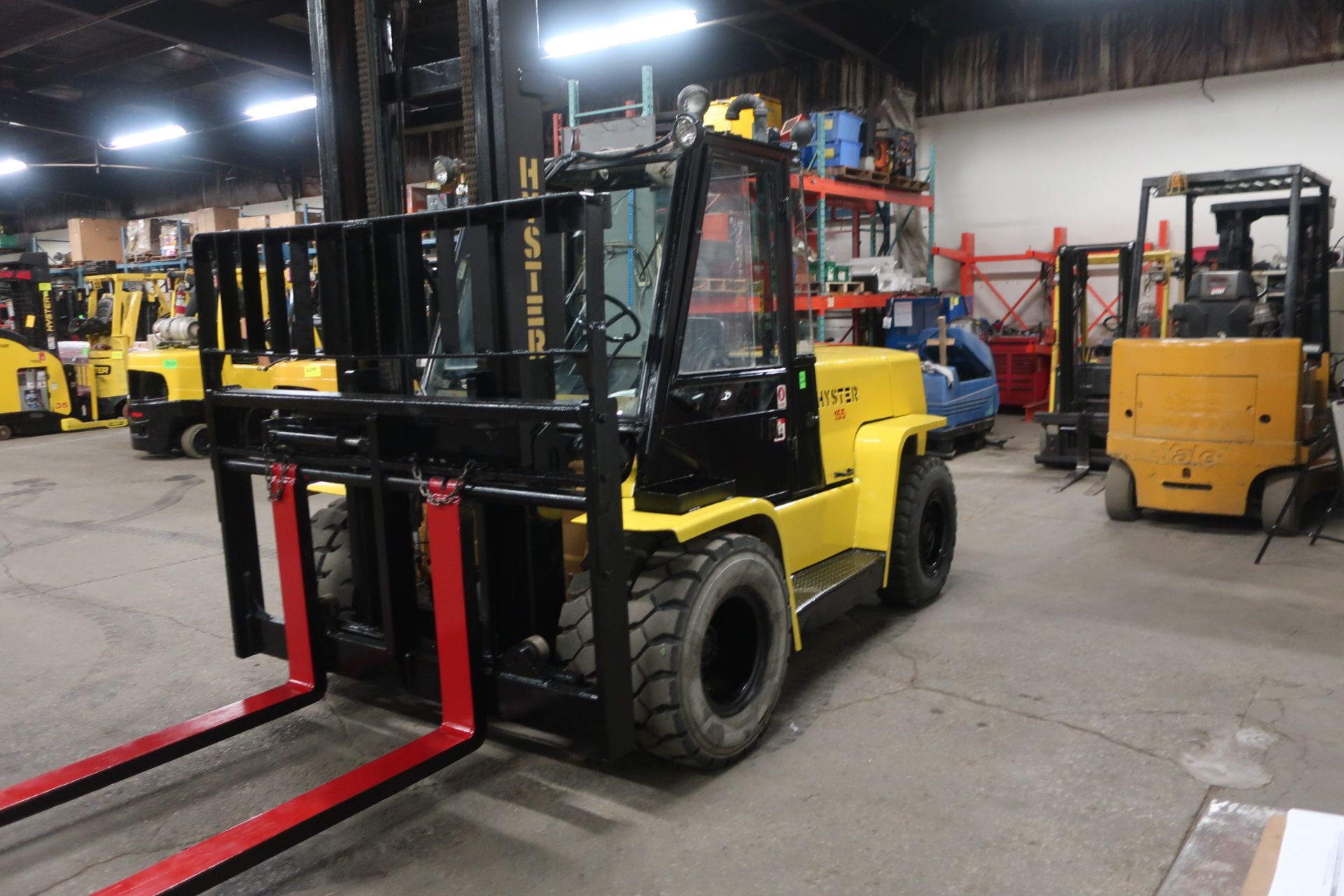 FREE CUSTOMS - Hyster 15500lbs Capacity OUTDOOR Forklift Diesel with sideshift DUAL FRONT TIRES - Image 2 of 4