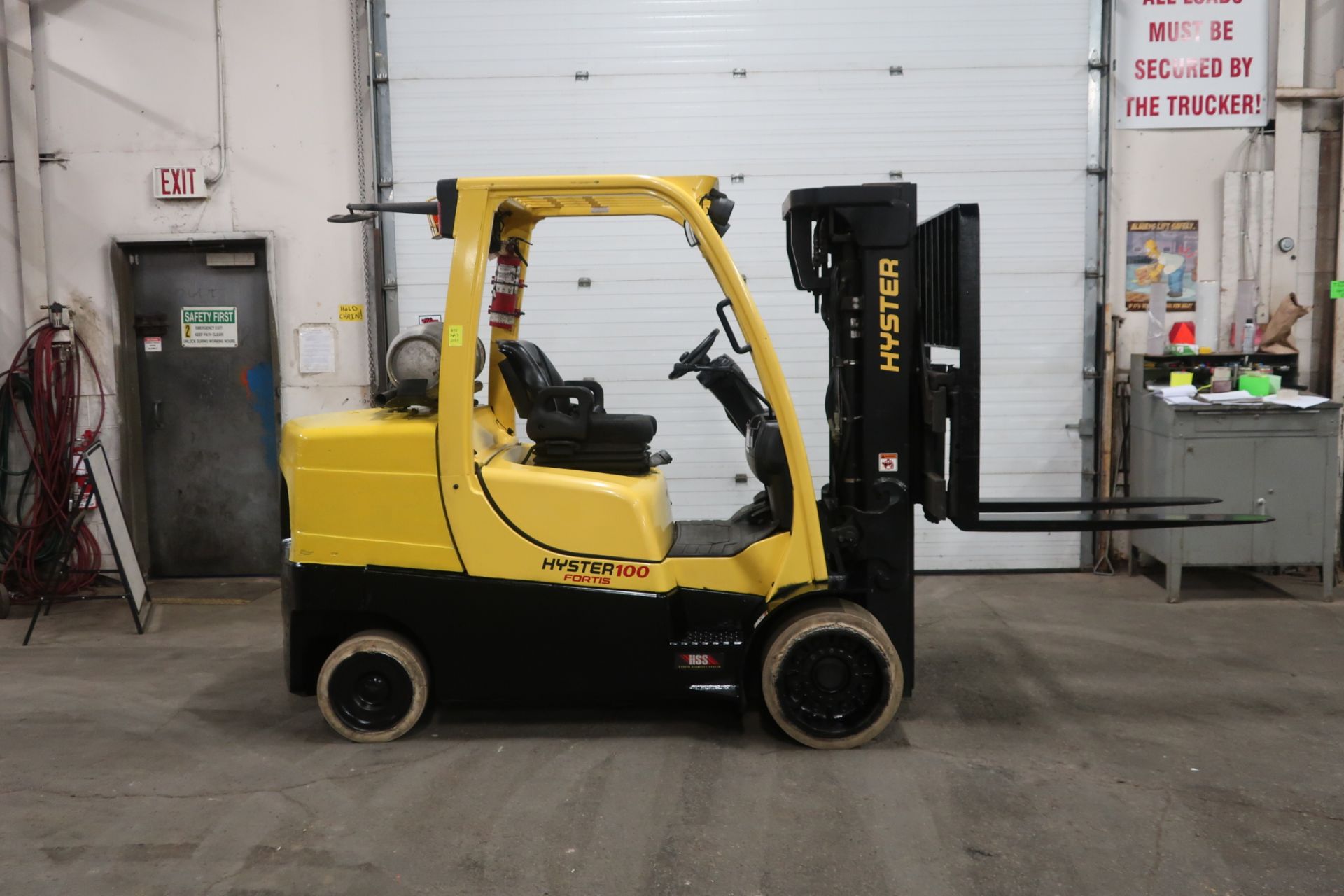 FREE CUSTOMS - 2016 Hyster 10000lbs Capacity Forklift with 3-stage mast - LPG (propane) with