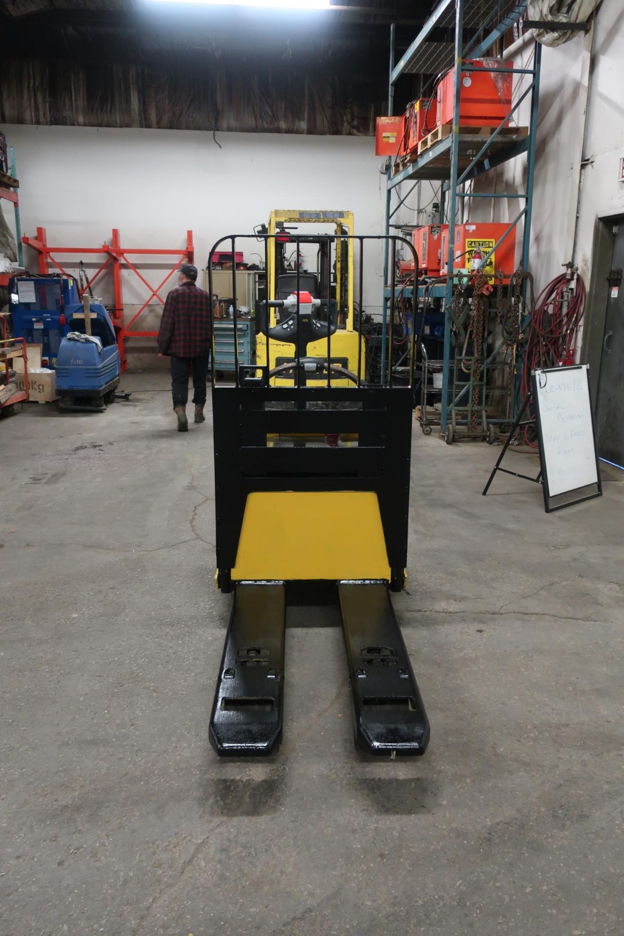 2011 Yale Walk Behind Powered Pallet Cart 6000lbs capacity Walkie electric safety into 2021 - Image 2 of 2