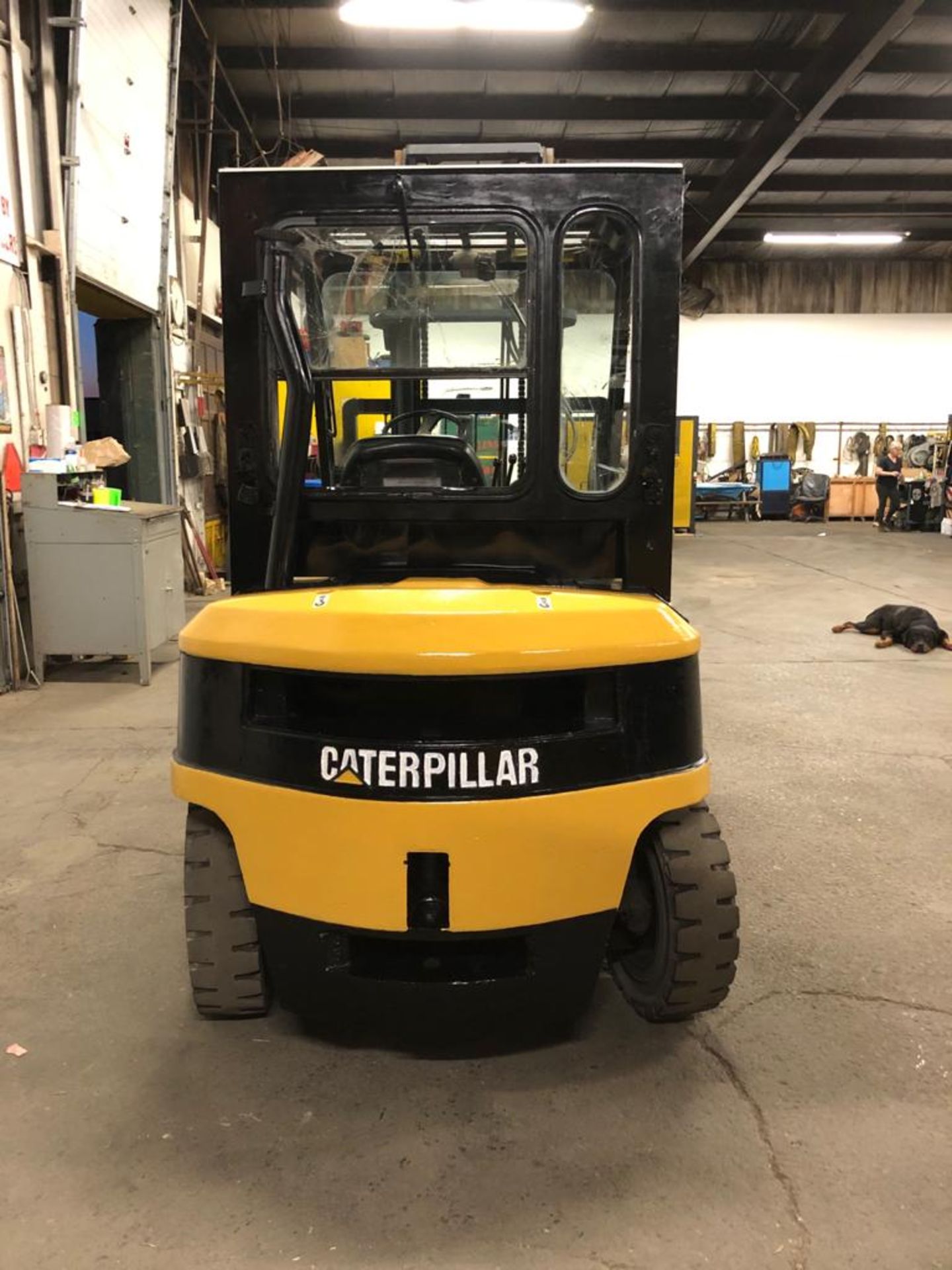 FREE CUSTOMS - CAT 8000lbs Capacity OUTDOOR Forklift Diesel with sideshift with DUAL FRONT TIRES - Image 3 of 3