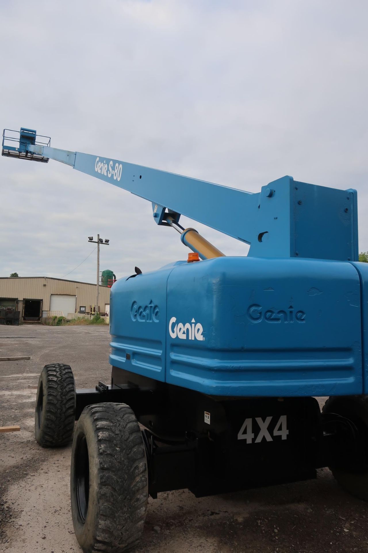 MINT Genie Zoom Boom Lift model S80 with 80' height 4x4 with extendable axles and LOW HOURS - Image 4 of 6