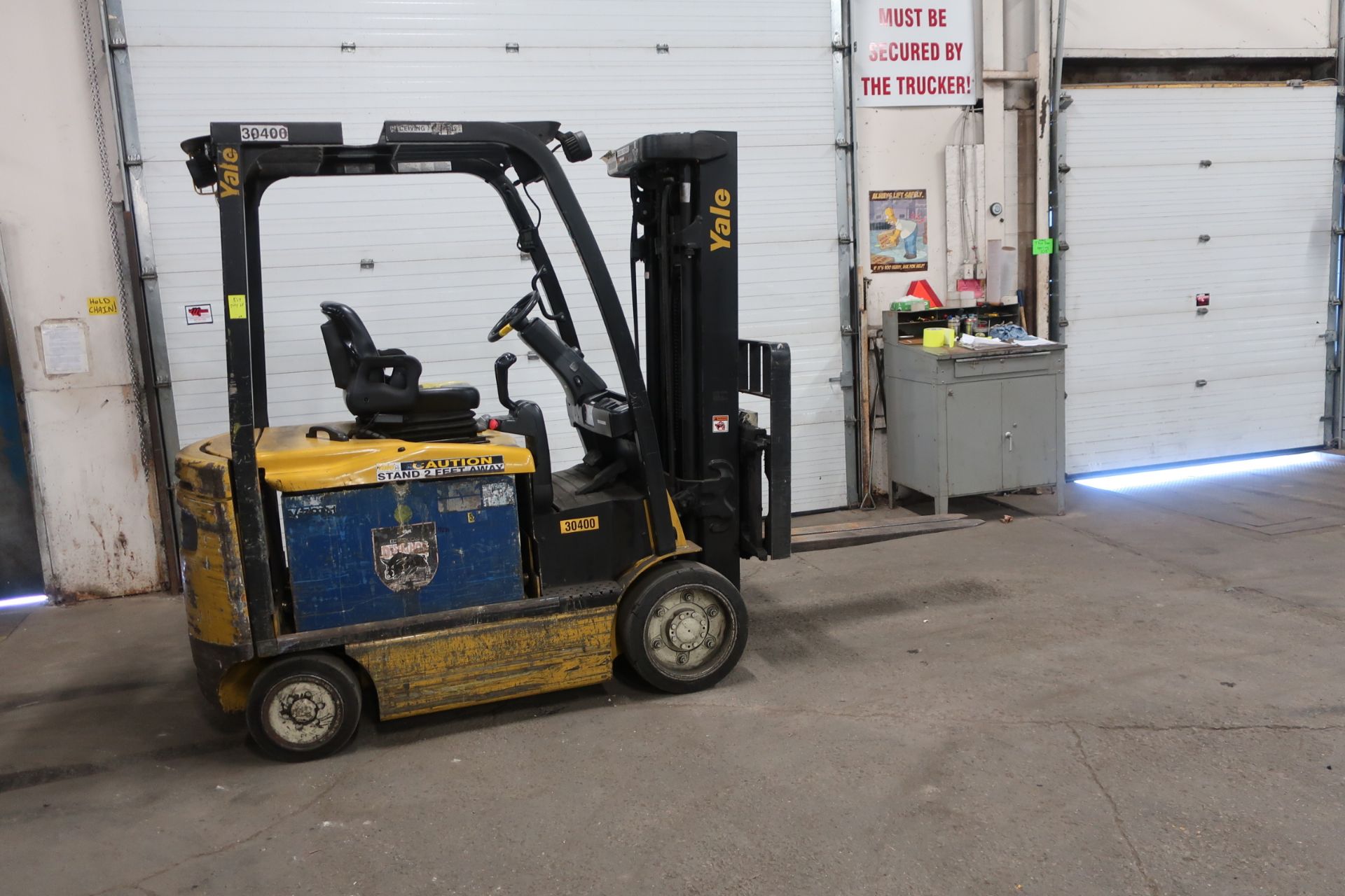 FREE CUSTOMS - 2014 Yale 5000lbs Capacity Forklift with 3-stage mast - electric with sideshift &