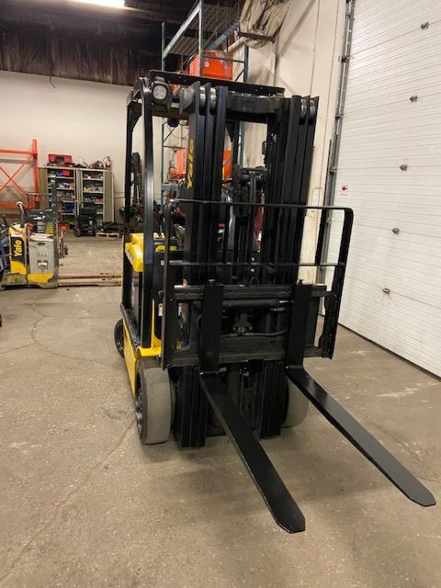 FREE CUSTOMS - 2014 Hyster 5000lbs Capacity Forklift with 3-stage mast - electric with sideshift - Image 2 of 2