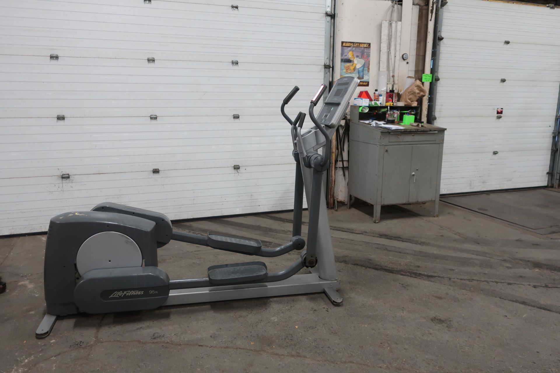Life Fitness model 95XI Elliptical Unit - professional gym grade elliptical bike - Image 2 of 2