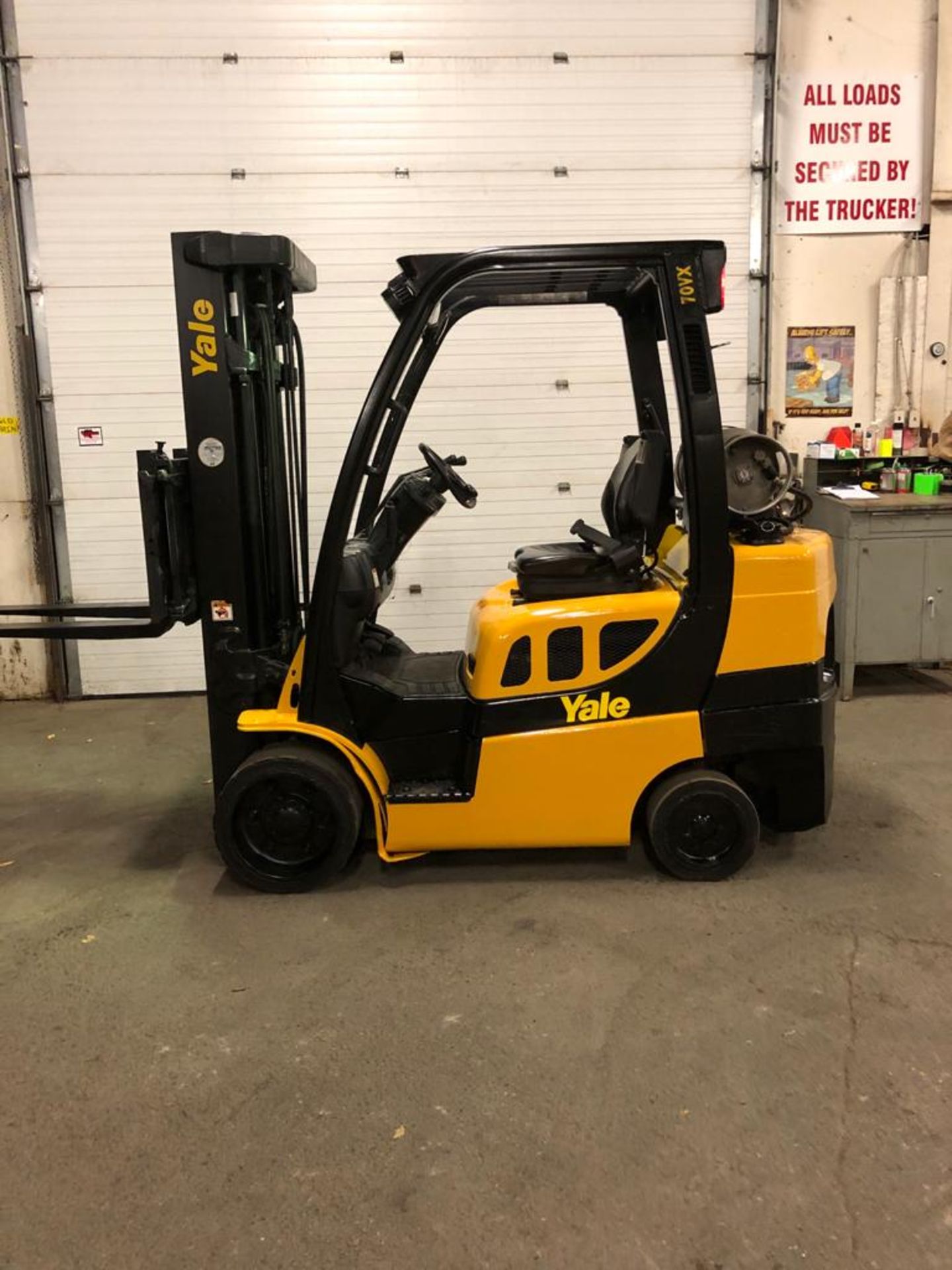 FREE CUSTOMS - 2014 Yale 7000lbs Capacity Forklift with 3-stage mast - LPG (propane) with sideshift