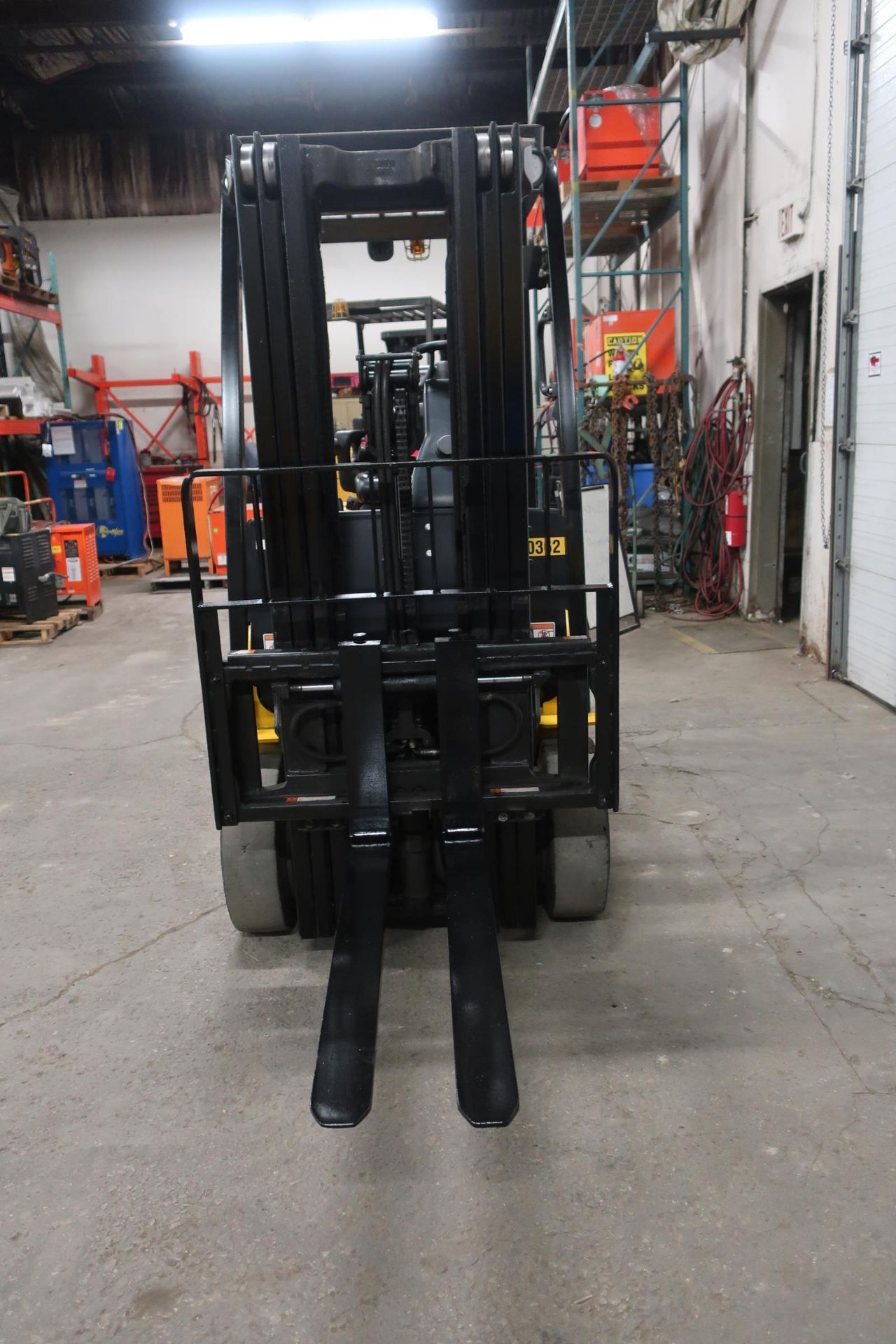 FREE CUSTOMS - 2014 Yale 5000lbs Capacity Forklift with 3-stage mast - electric with sideshift - Image 2 of 2