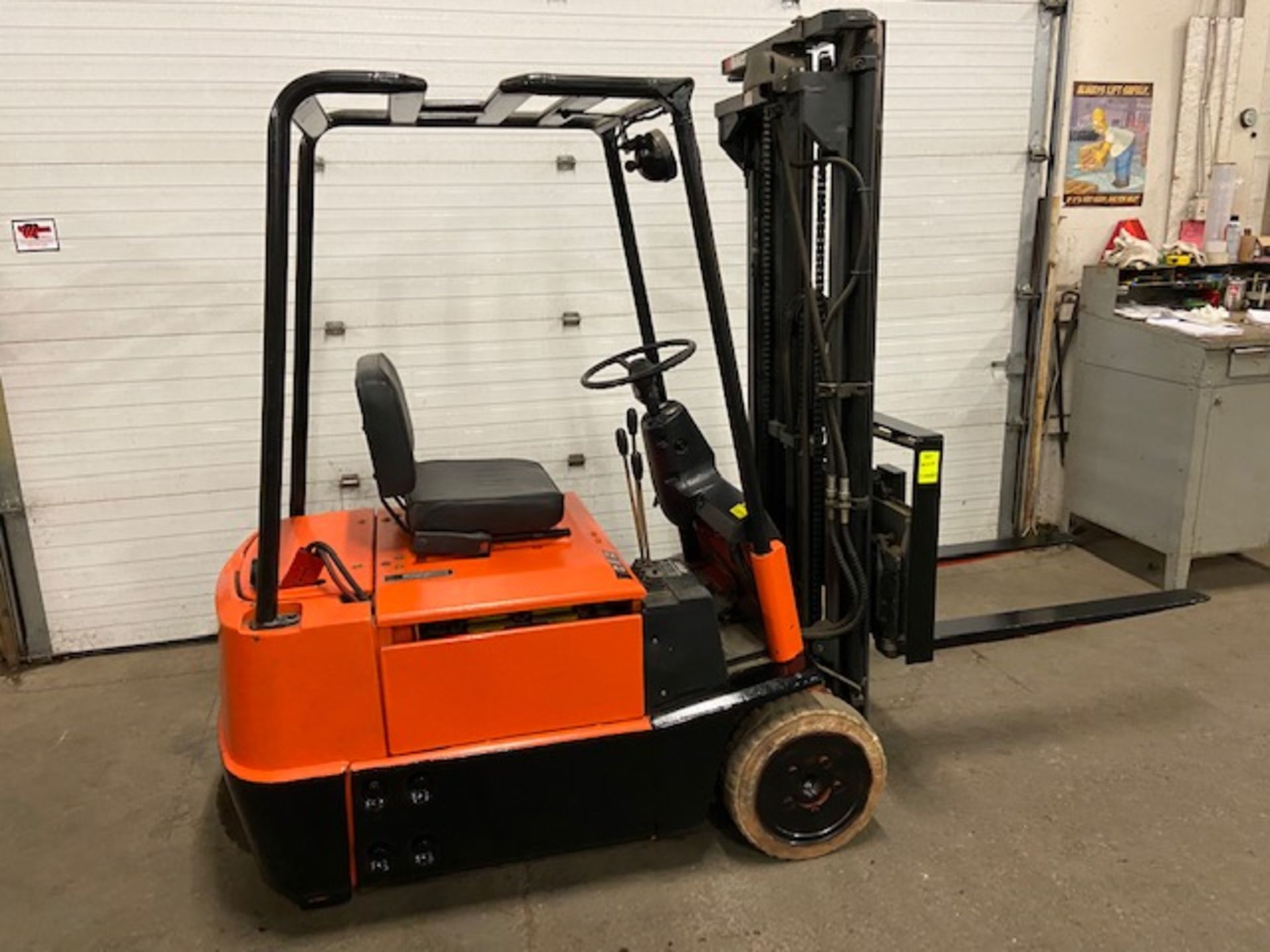 FREE CUSTOMS - Baker 3-wheel 3000lbs Capacity Forklift with 3-stage mast - electric with sideshift