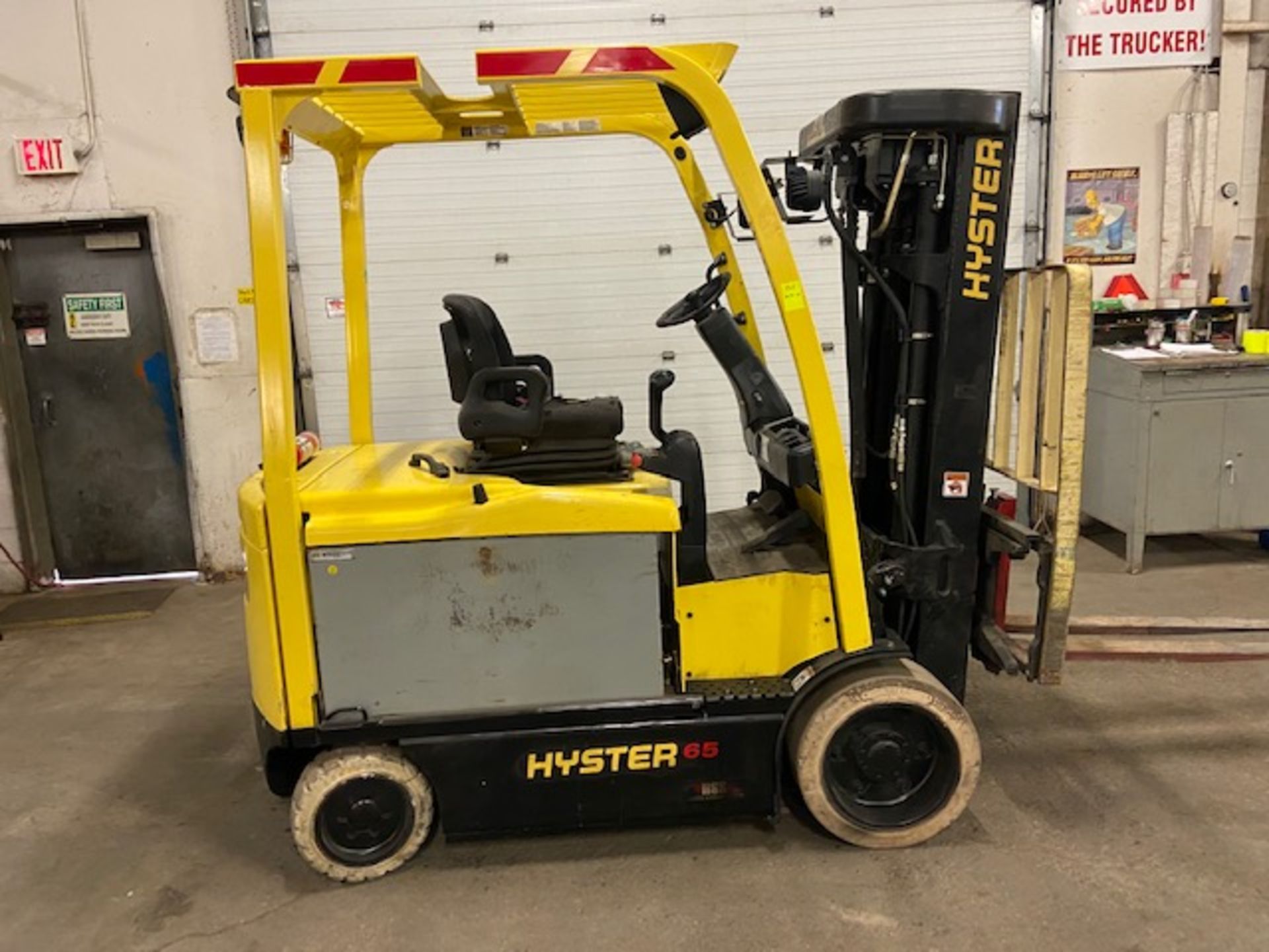FREE CUSTOMS - 2013 Hyster 6500lbs Capacity Forklift with 4-stage mast - electric with sideshift &