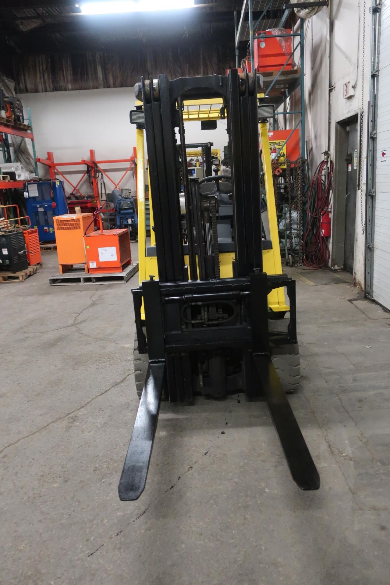 FREE CUSTOMS - Hyster 5000lbs Capacity Forklift with 3-stage mast - LPG (propane) with sideshift - Image 2 of 2