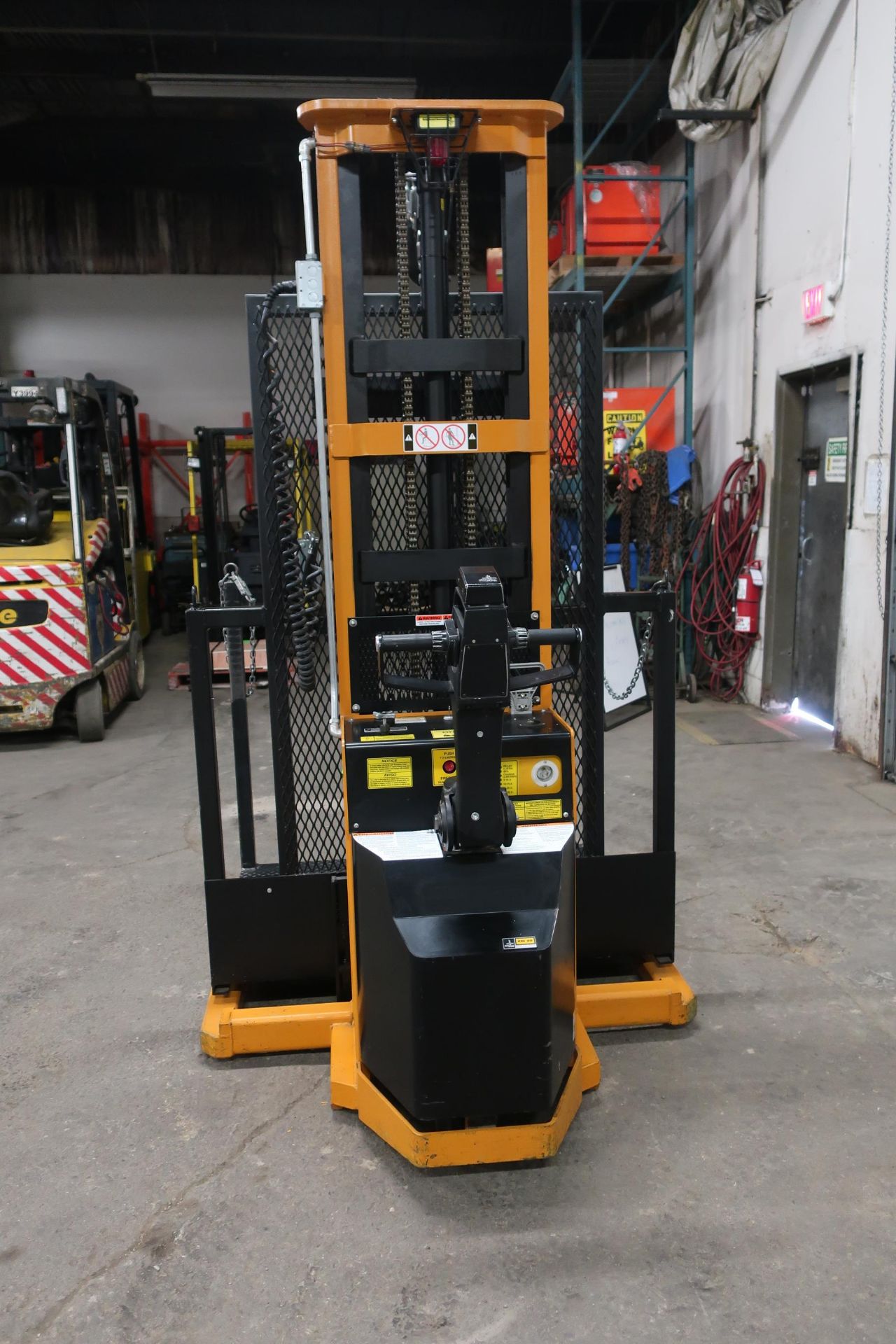 BIG JOE Walk Behind Powered Pallet Cart Walkie Lift unit 650lbs capacity LOW HOURS - Image 2 of 4