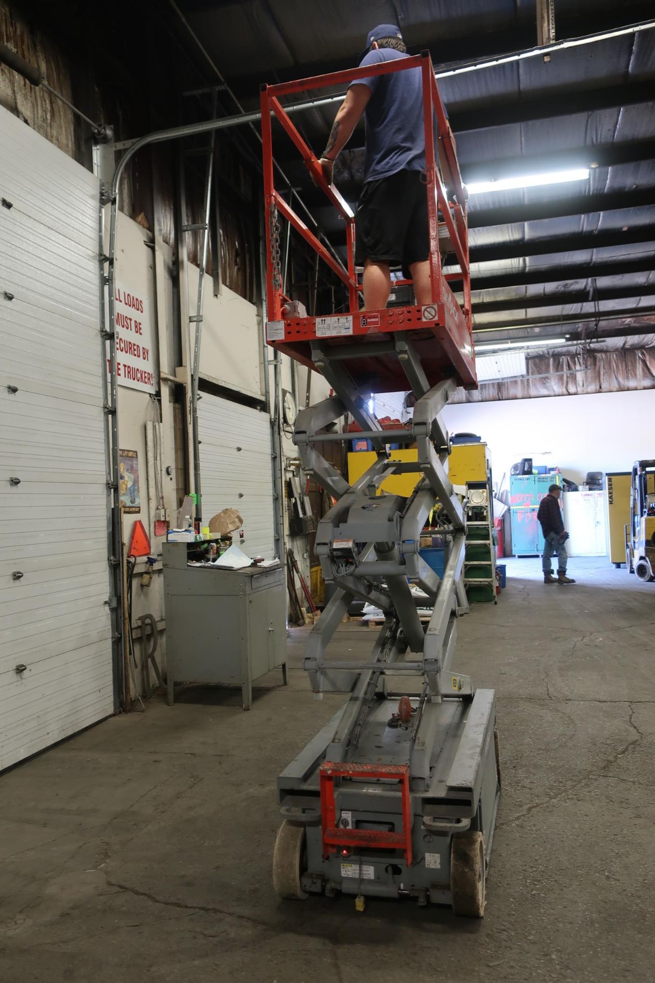 SkyJack III Electric Scissor Lift model 3219 - 19 feet lift, 32 inch width deck with pendant - Image 3 of 3