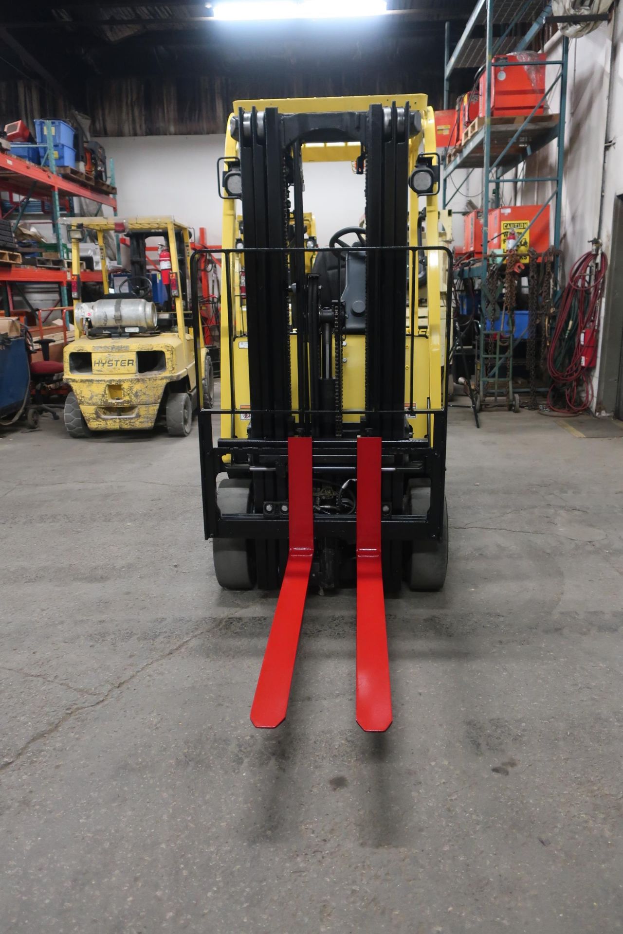 FREE CUSTOMS - 2012 Hyster 5000lbs Capacity Forklift with 3-stage mast - electric with sideshift - Image 2 of 3