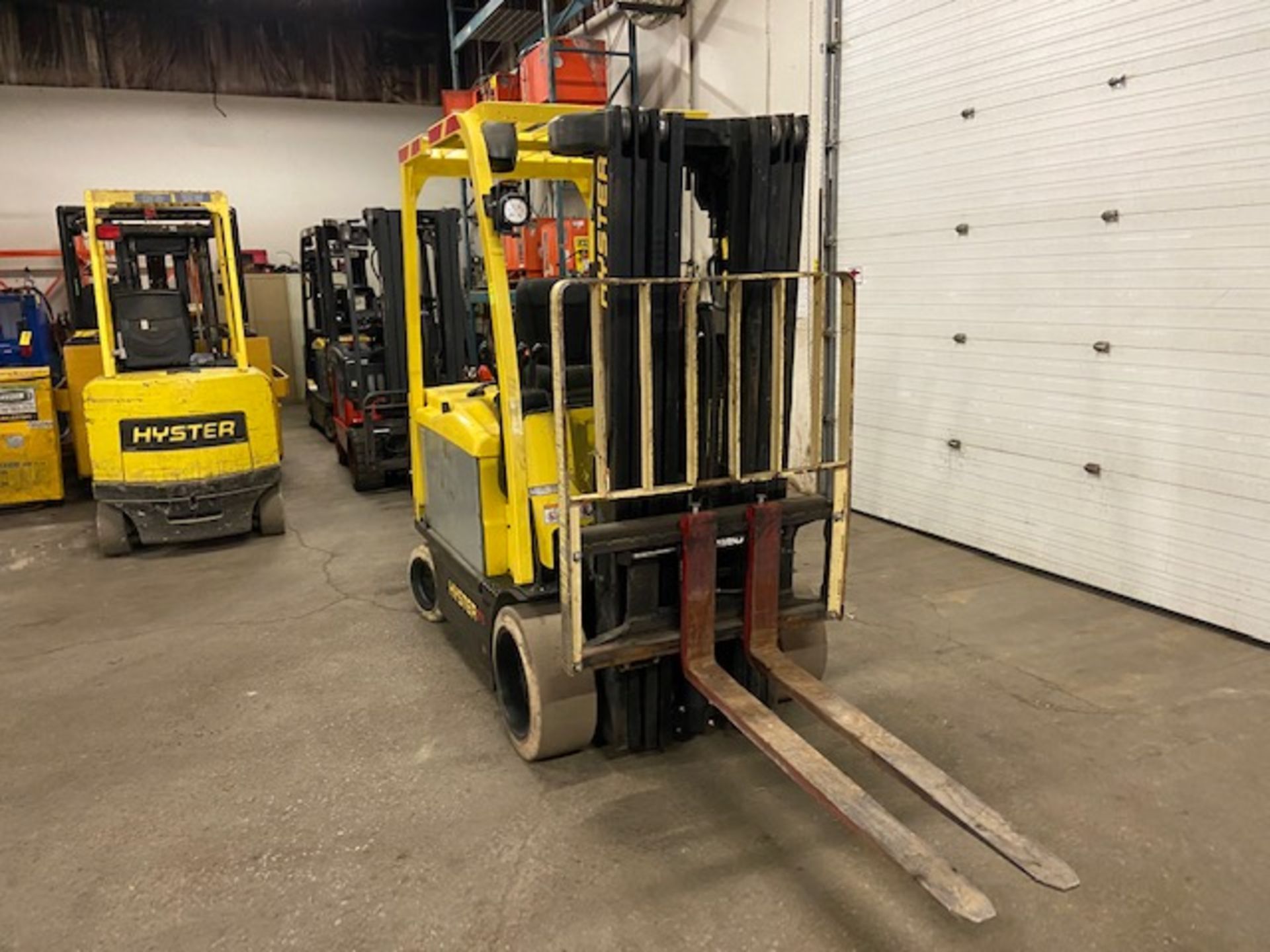 FREE CUSTOMS - 2013 Hyster 6500lbs Capacity Forklift with 4-stage mast - electric with sideshift & - Image 2 of 2