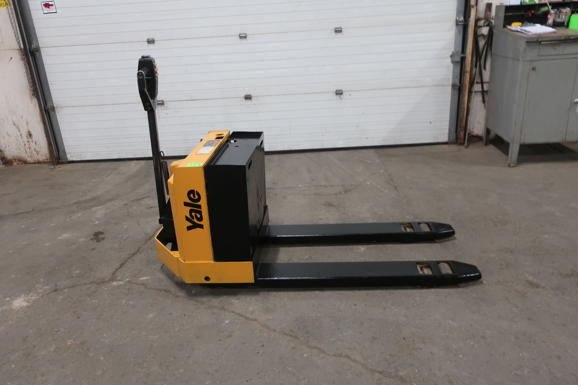 Yale Walk Behind Powered Pallet Cart 4000lbs capacity Walkie electric