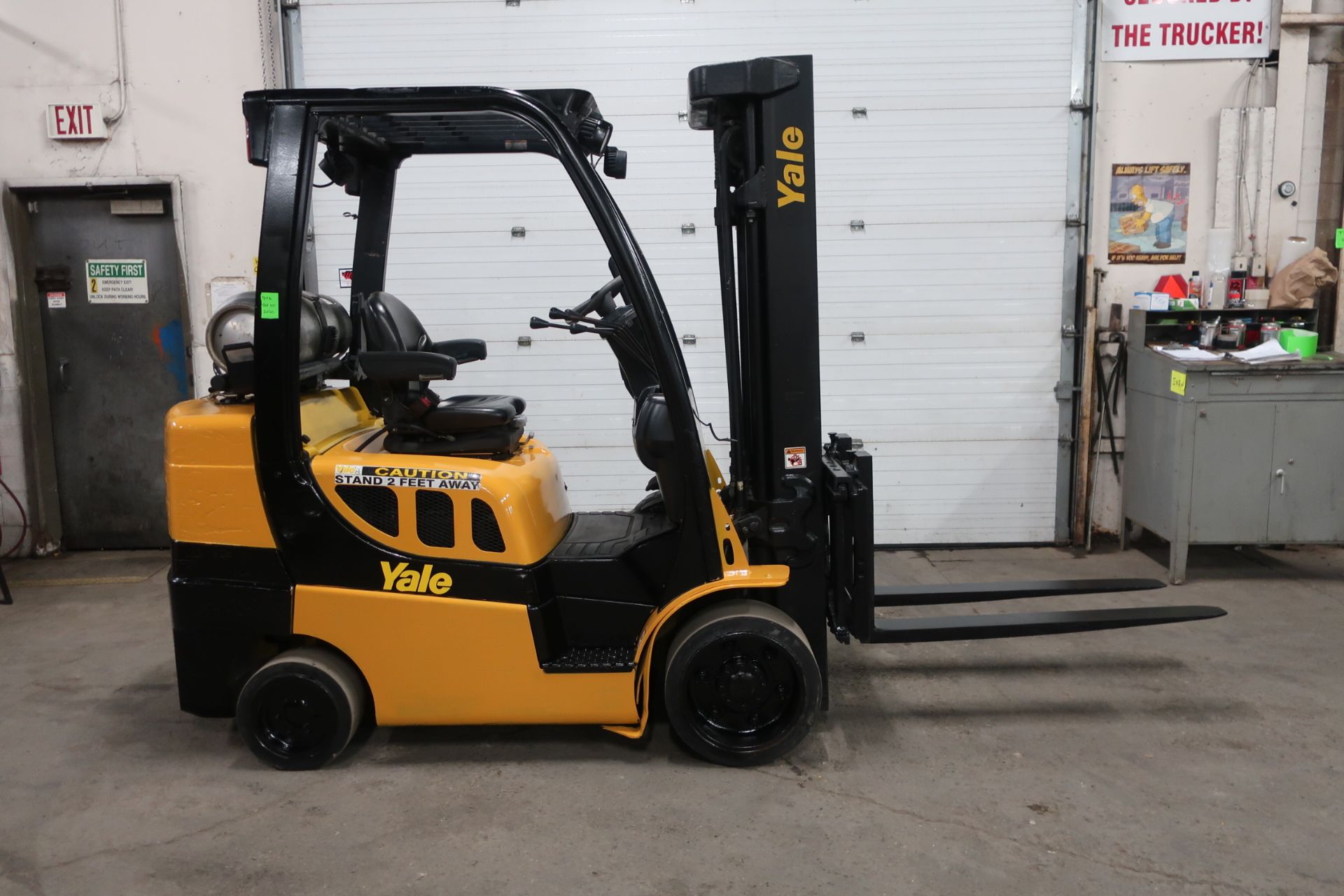 FREE CUSTOMS - 2014 Yale 7000lbs Capacity Forklift with 3-stage mast - LPG (propane) with sideshift