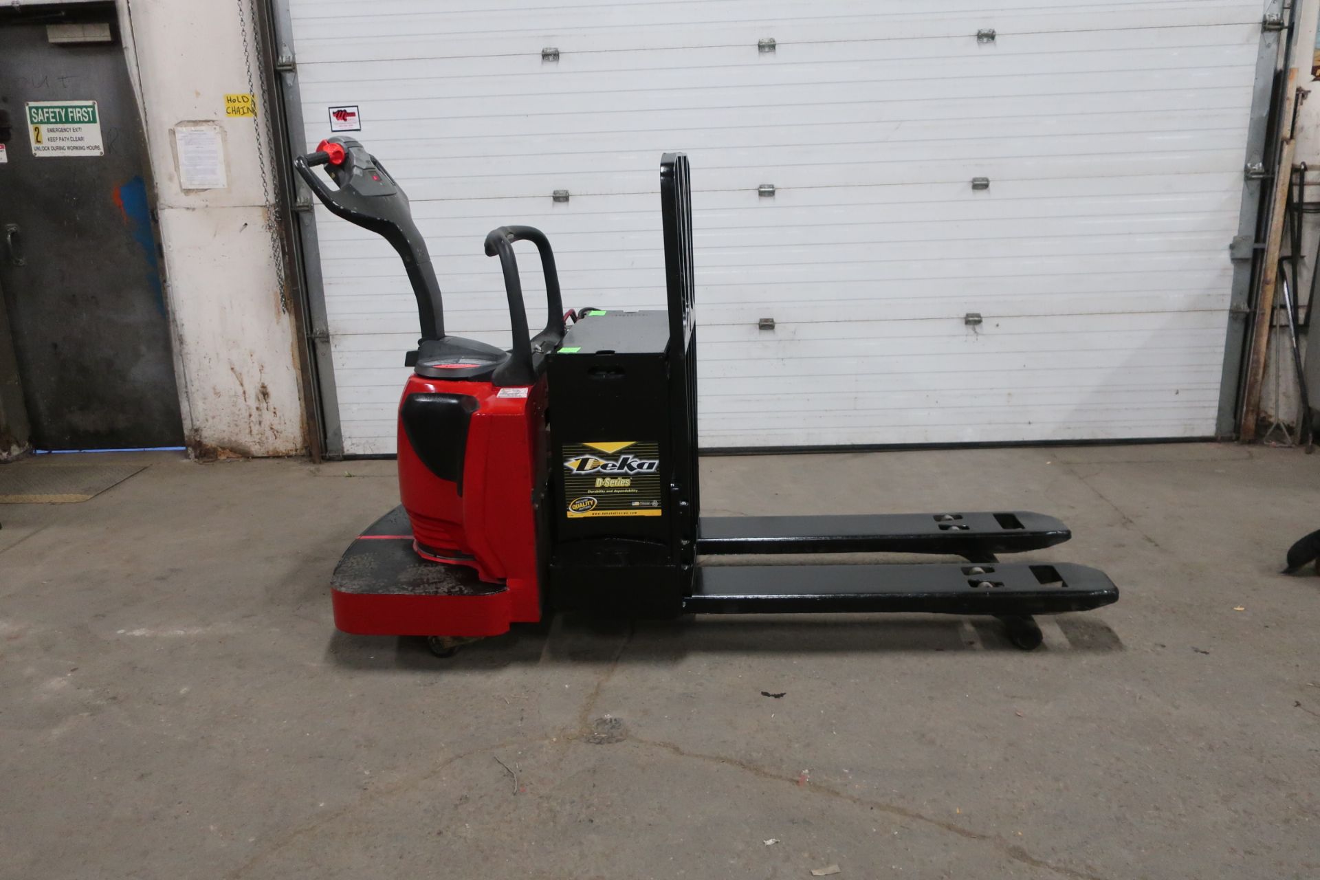 Raymond Stand on Electric Ride on Powered Pallet Cart Walkie Lift 6000lbs capacity
