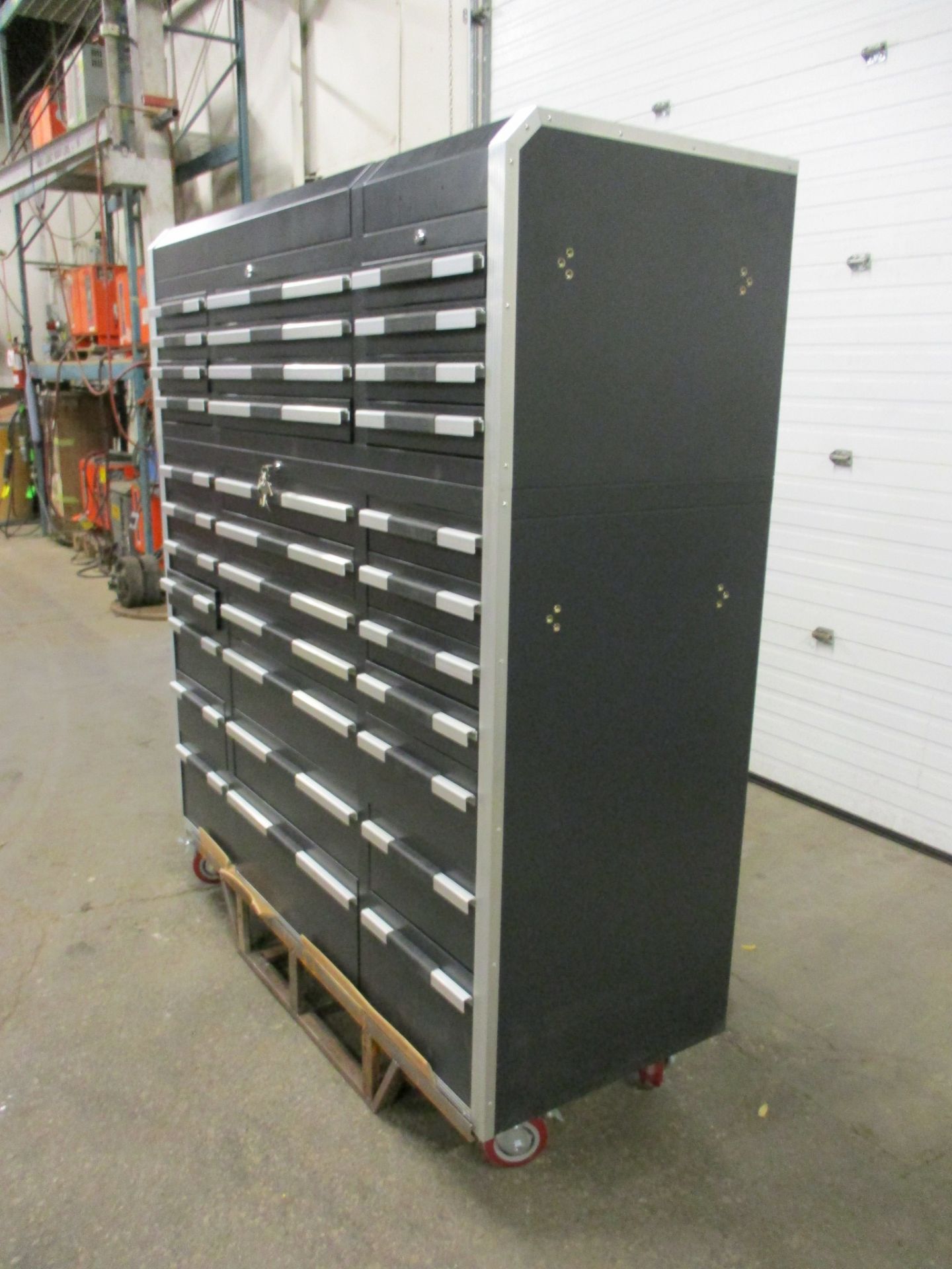****Lista Style Smooth Rolling Mechanic Cabinet with 33 Drawers - complete with lock & keys with 2 X