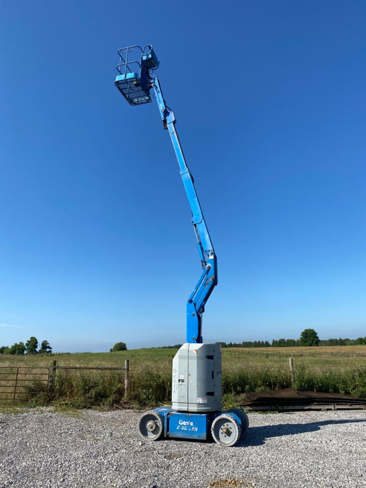 MINT 2006 Genie Boom Lift model Z-30/20J with 30' high and 21' Reach